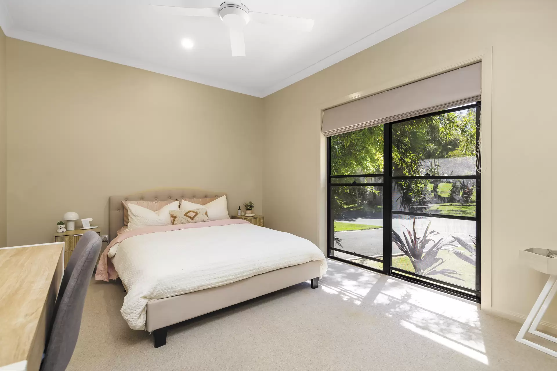 8 Viola Drive, Redland Bay Sold by Queensland Sotheby's International Realty - image 1