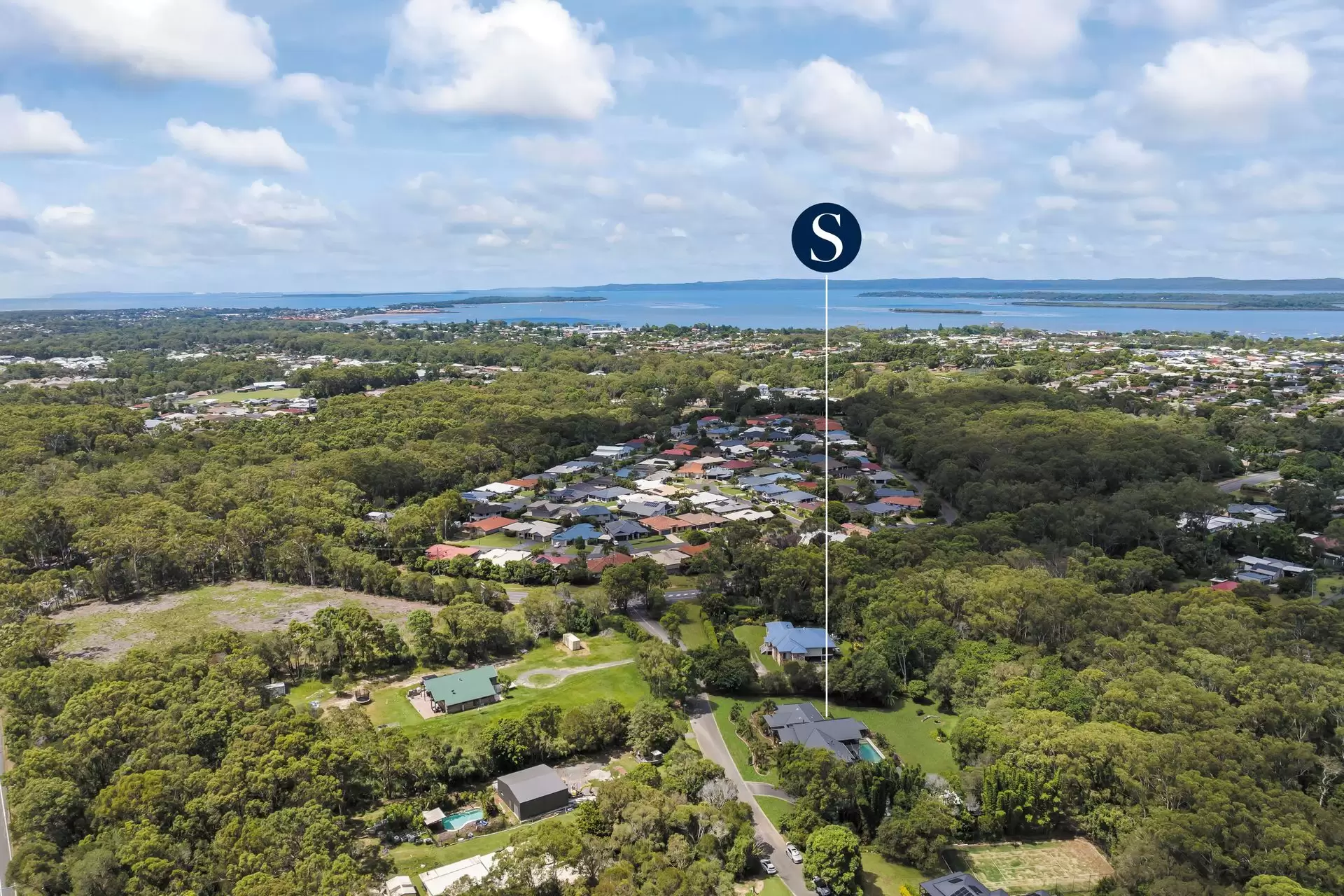 8 Viola Drive, Redland Bay Sold by Queensland Sotheby's International Realty - image 1
