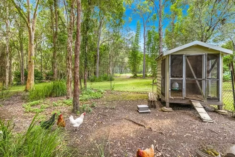 8 Viola Drive, Redland Bay Sold by Queensland Sotheby's International Realty - image 1