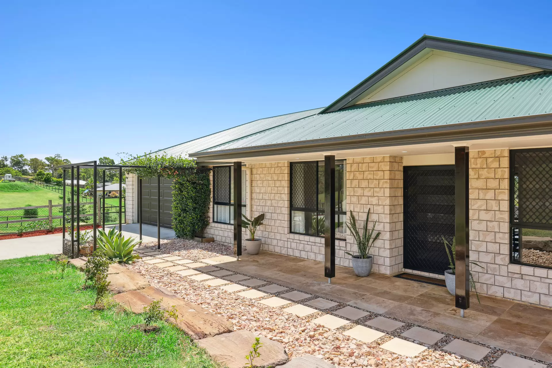 42-52 Bedelia Drive, Woodhill Sold by  - image 1