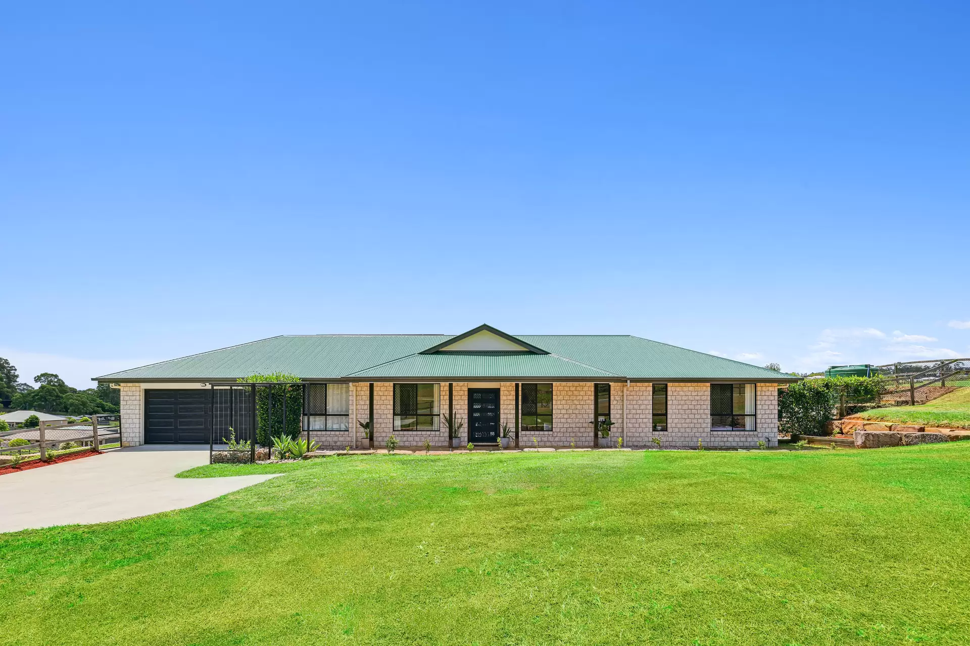 42-52 Bedelia Drive, Woodhill Sold by  - image 1