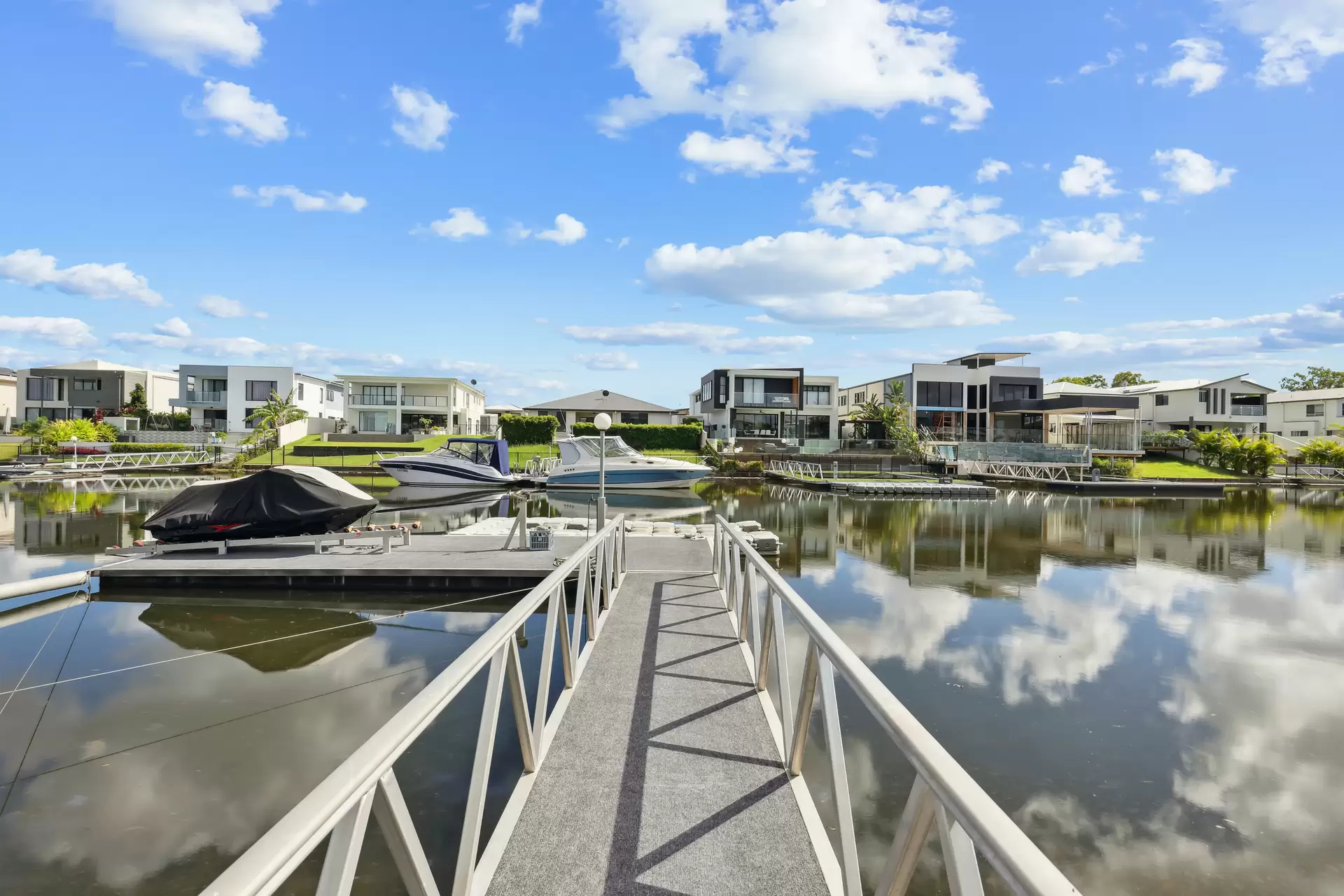 26 Harbourvue Court, Helensvale Sold by Queensland Sotheby's International Realty - image 1