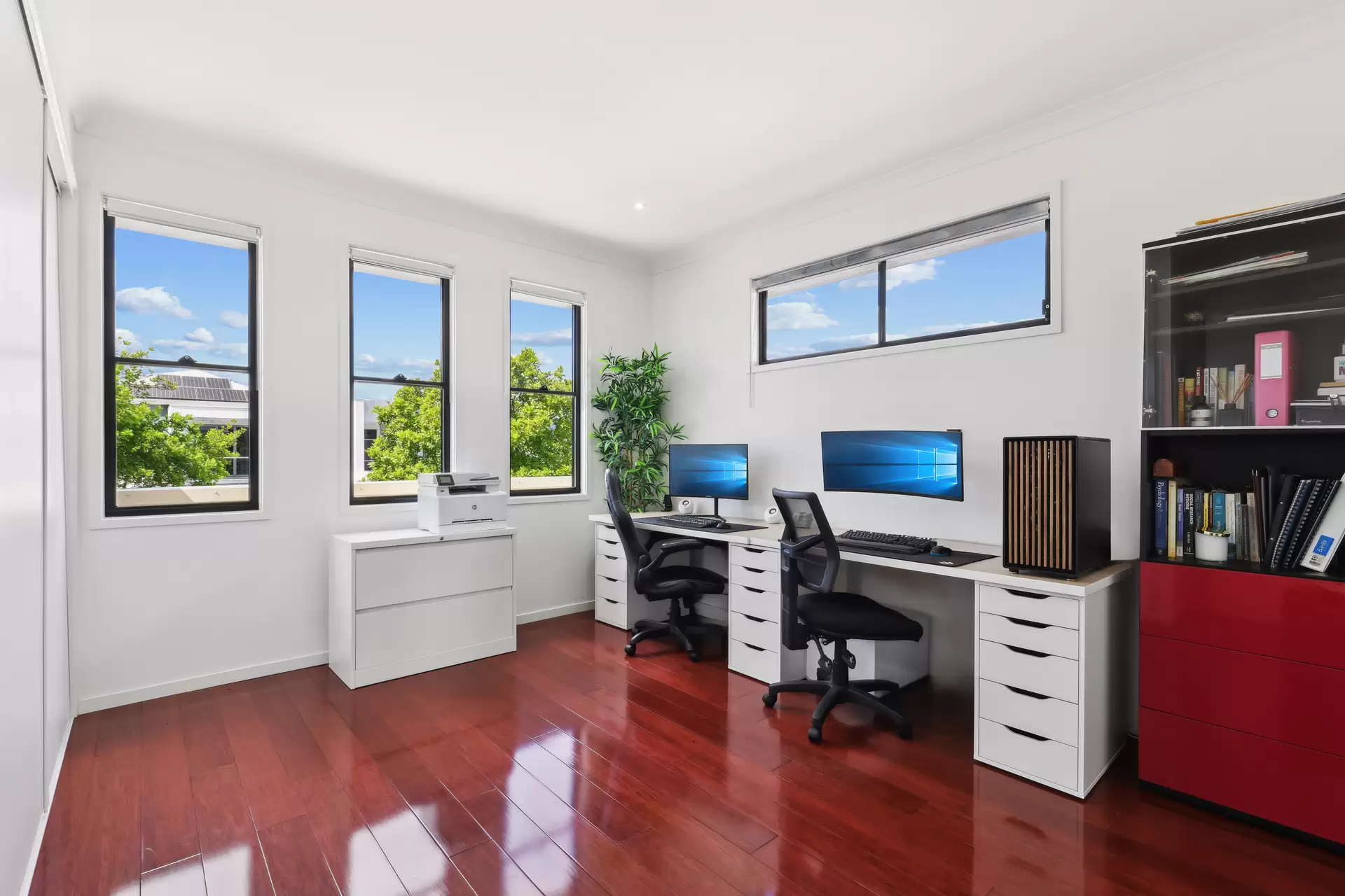 26 Harbourvue Court, Helensvale Sold by Queensland Sotheby's International Realty - image 1