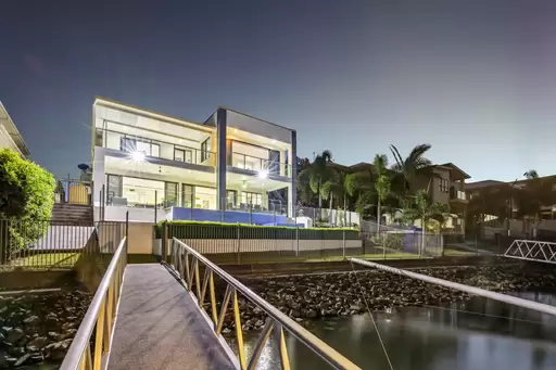 26 Harbourvue Court, Helensvale Sold by Queensland Sotheby's International Realty