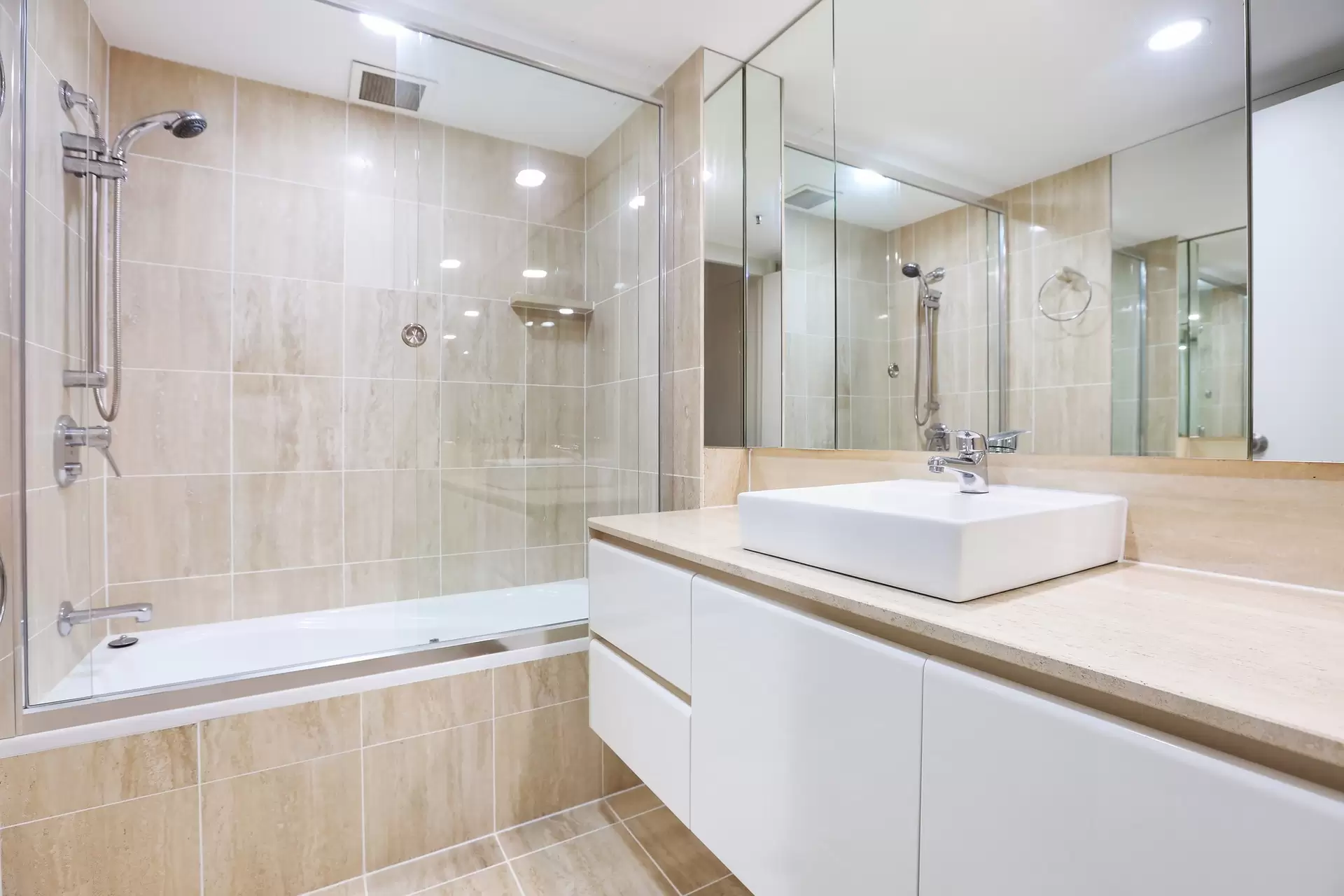 182/1 Serisier Avenue, Main Beach Sold by  - image 1