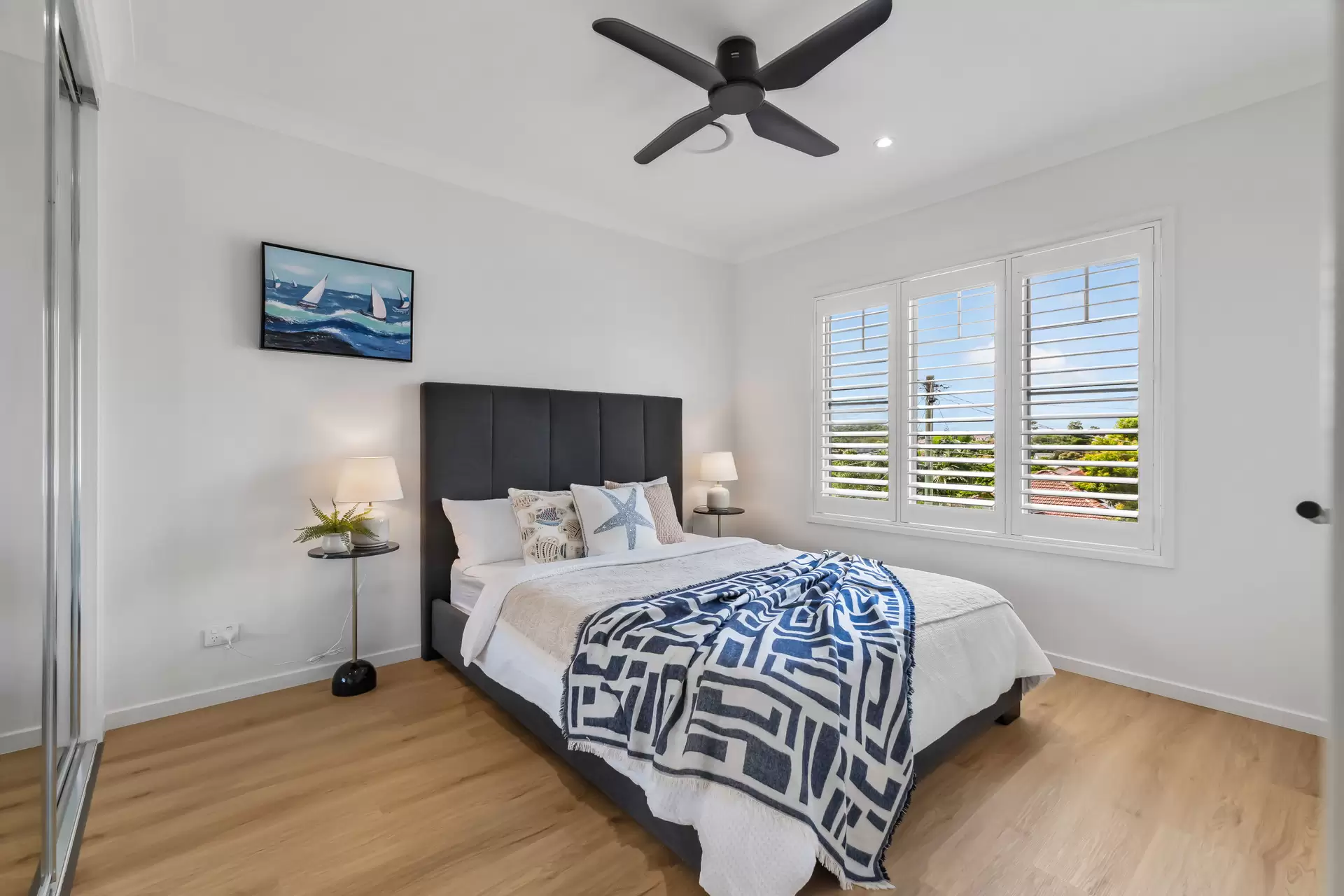 8 Opal Street, Holland Park Sold by Queensland Sotheby's International Realty - image 1