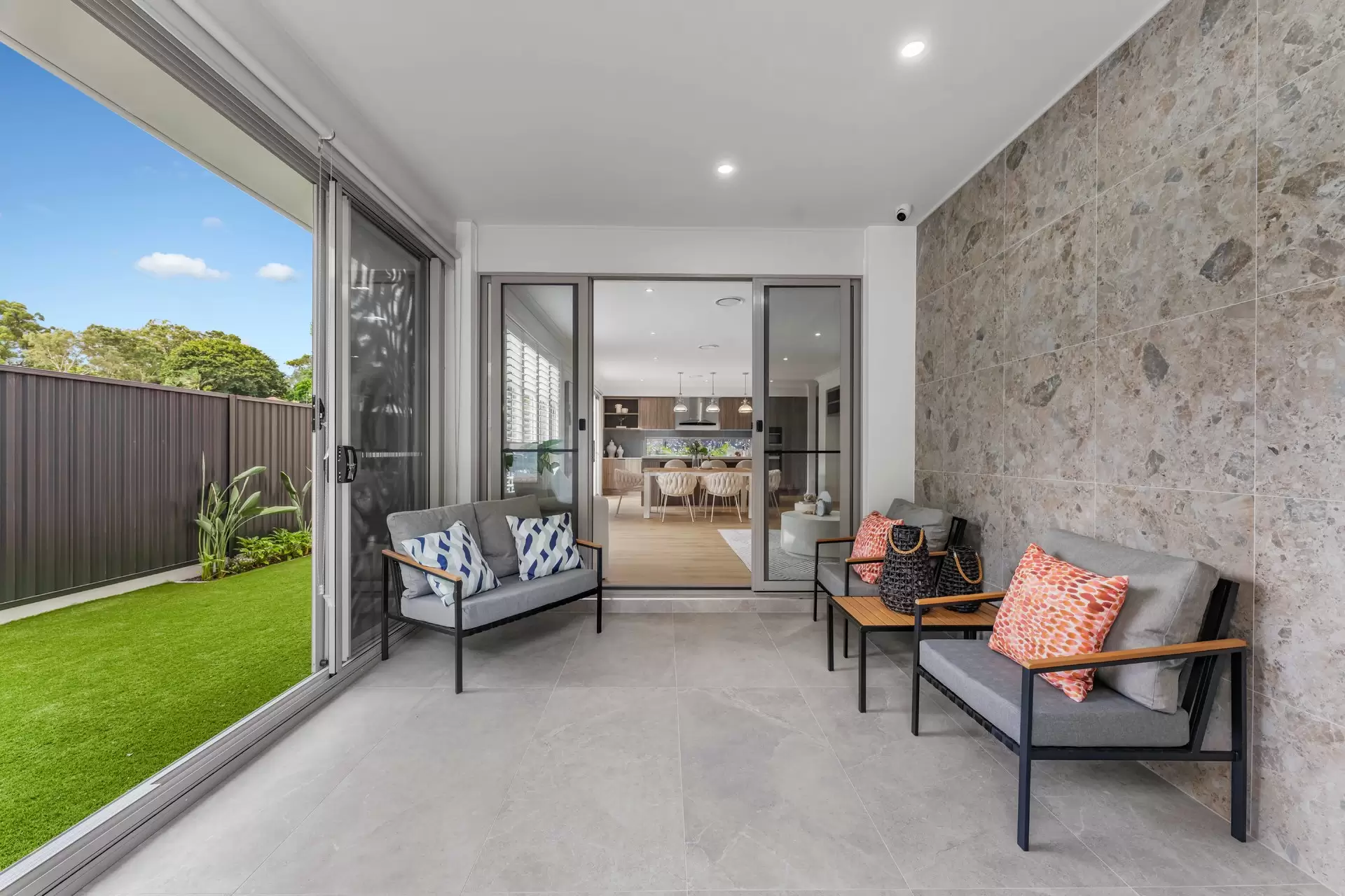 8 Opal Street, Holland Park Sold by Queensland Sotheby's International Realty - image 1