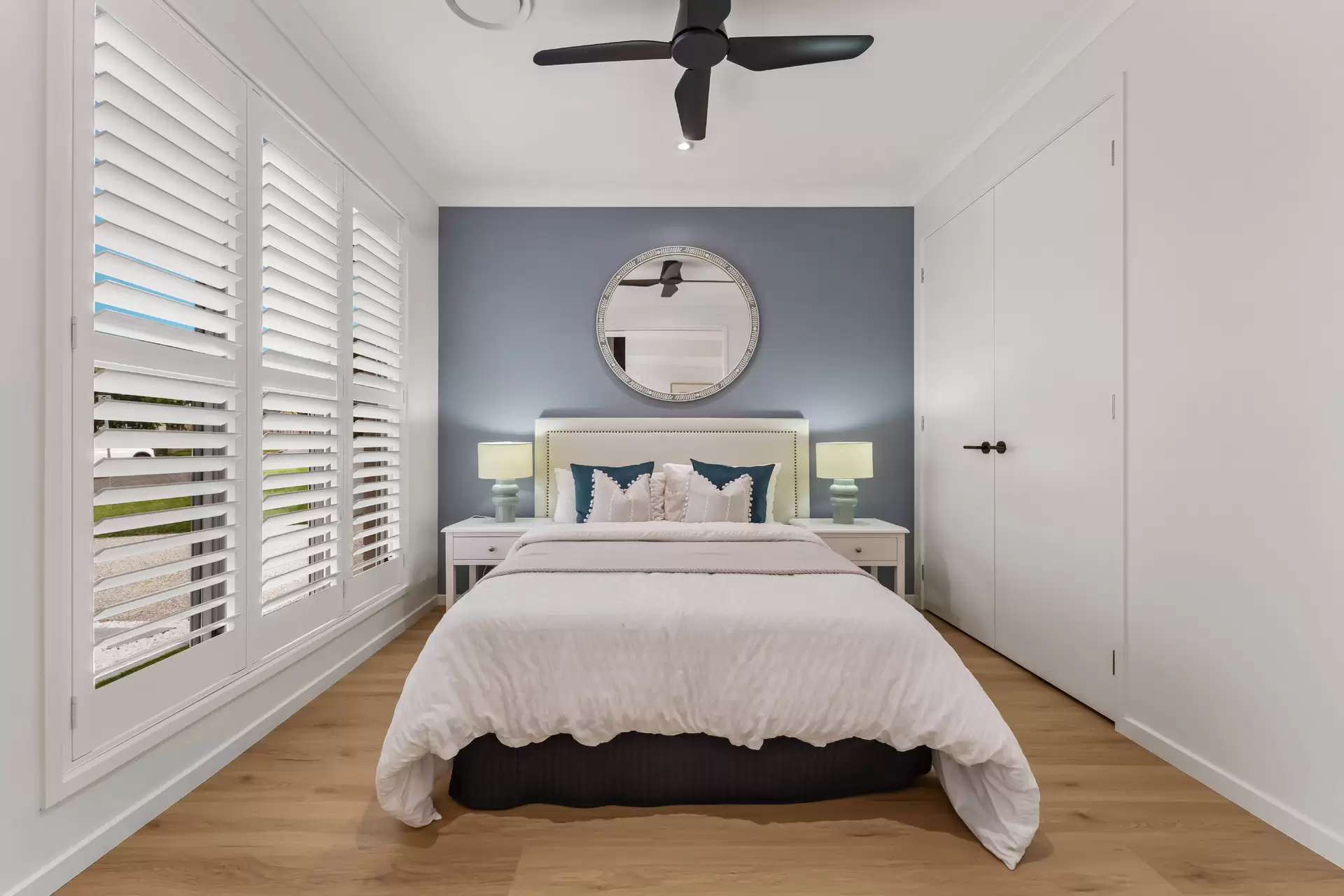 8 Opal Street, Holland Park Sold by Queensland Sotheby's International Realty - image 1