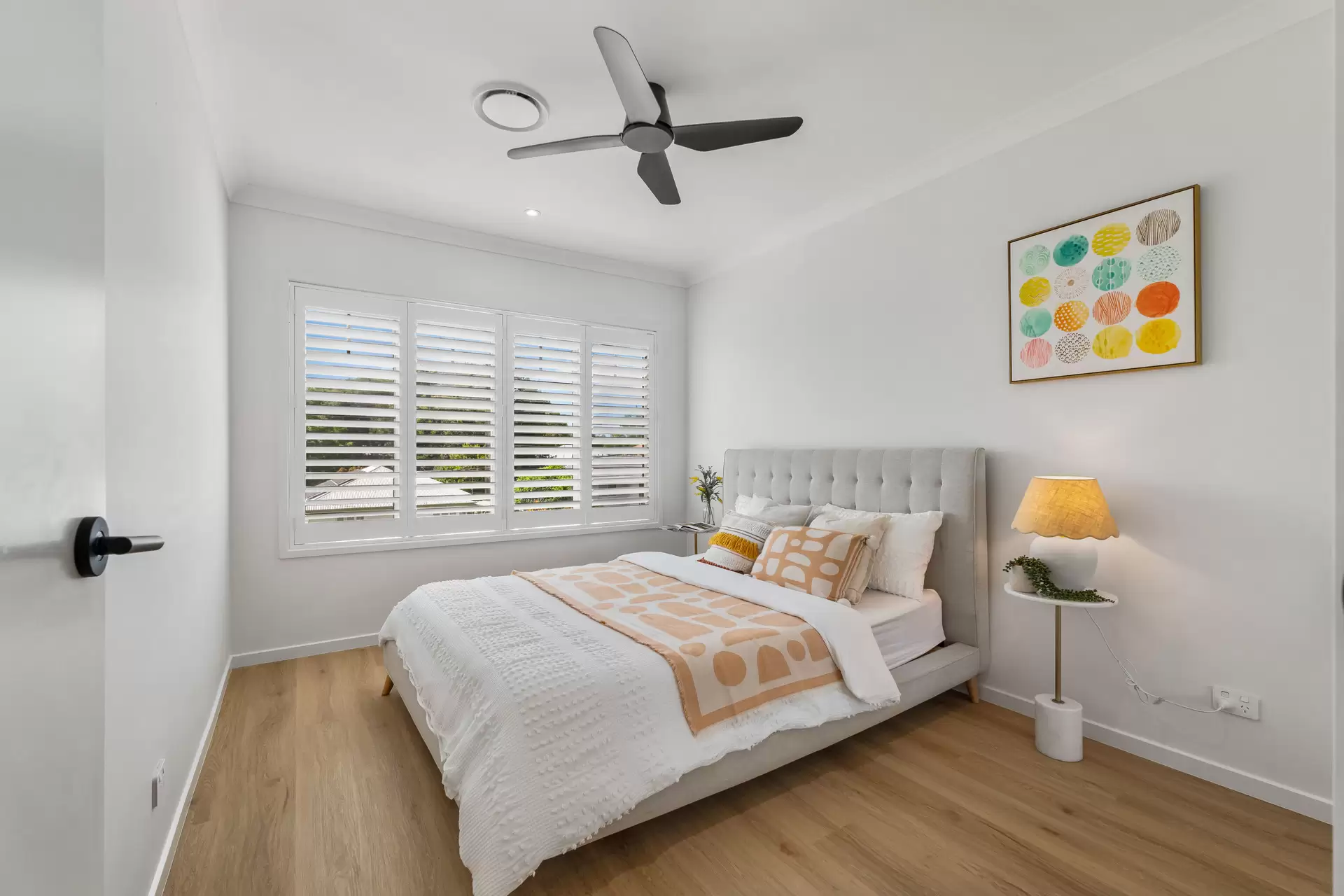 8 Opal Street, Holland Park Sold by Queensland Sotheby's International Realty - image 1