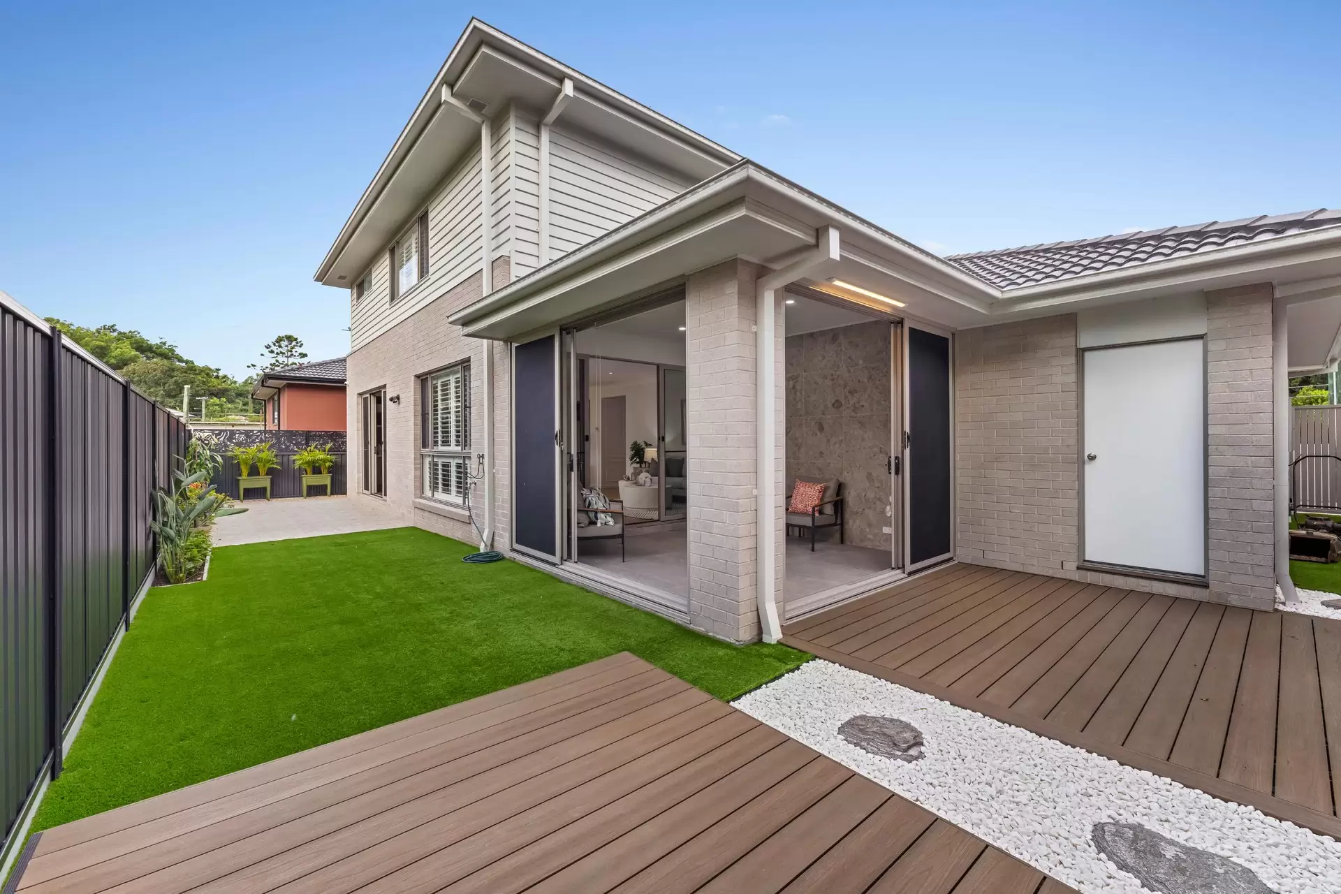 8 Opal Street, Holland Park Sold by Queensland Sotheby's International Realty - image 1