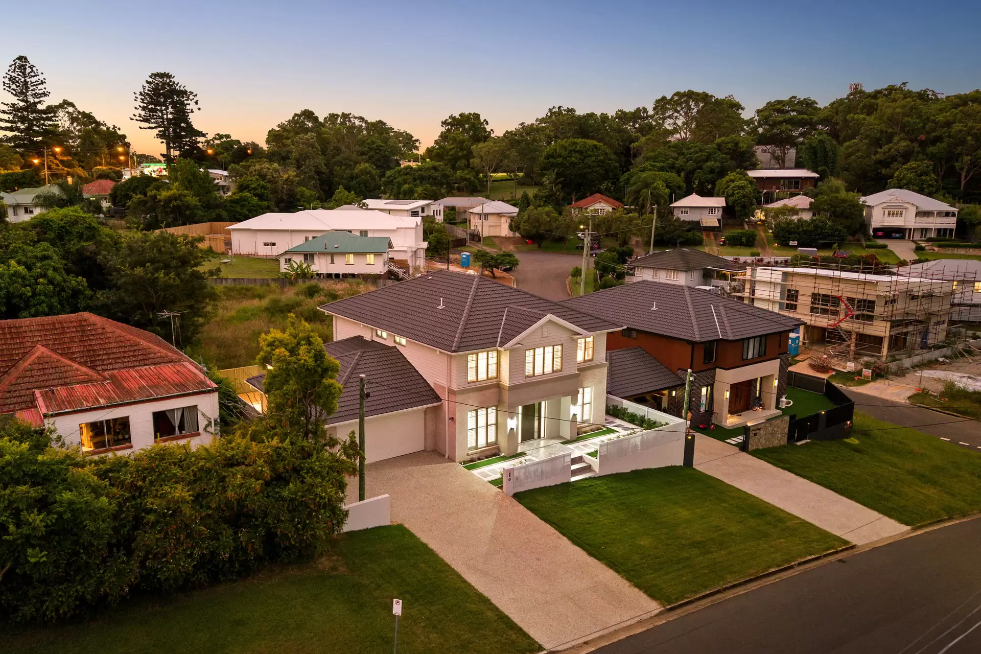 8 Opal Street, Holland Park Sold by  - image 1