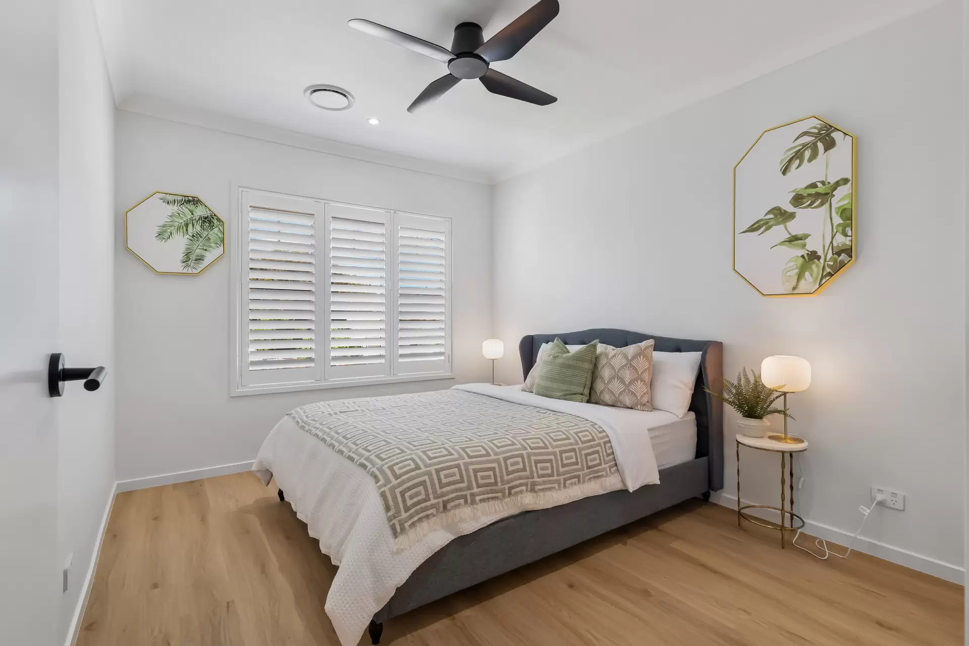 8 Opal Street, Holland Park Sold by Queensland Sotheby's International Realty - image 1