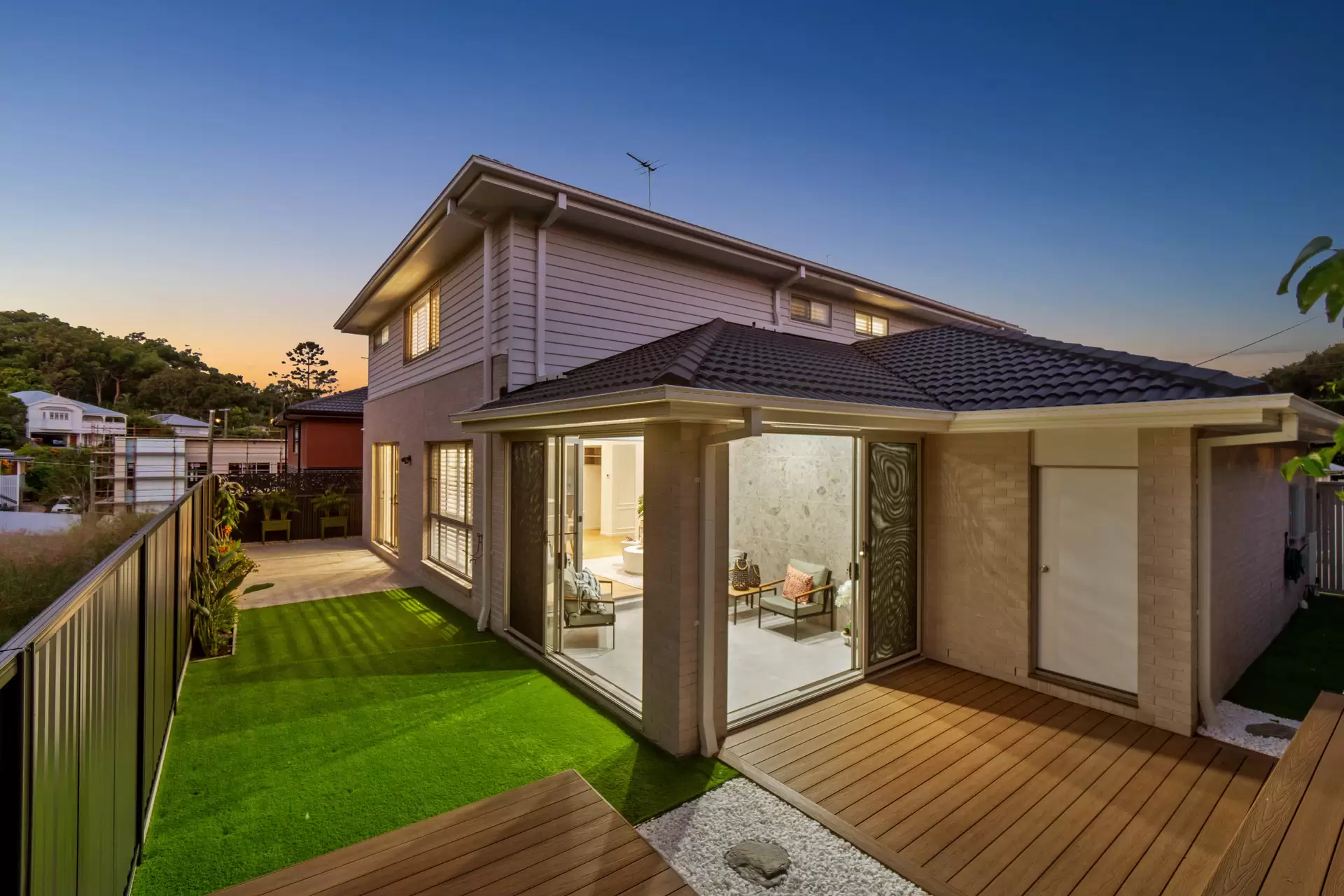 8 Opal Street, Holland Park Sold by Queensland Sotheby's International Realty - image 1