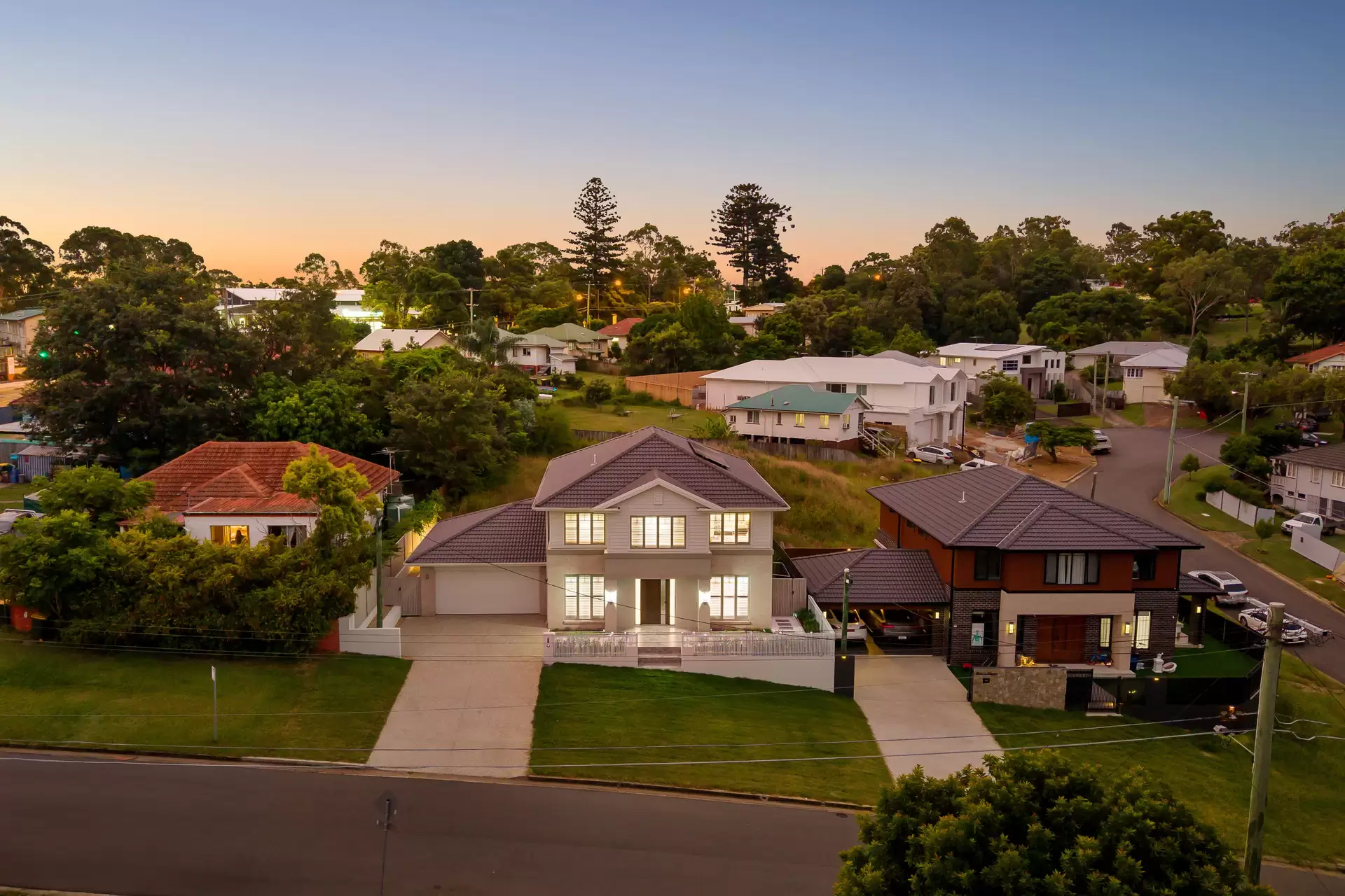 8 Opal Street, Holland Park Sold by Queensland Sotheby's International Realty - image 1