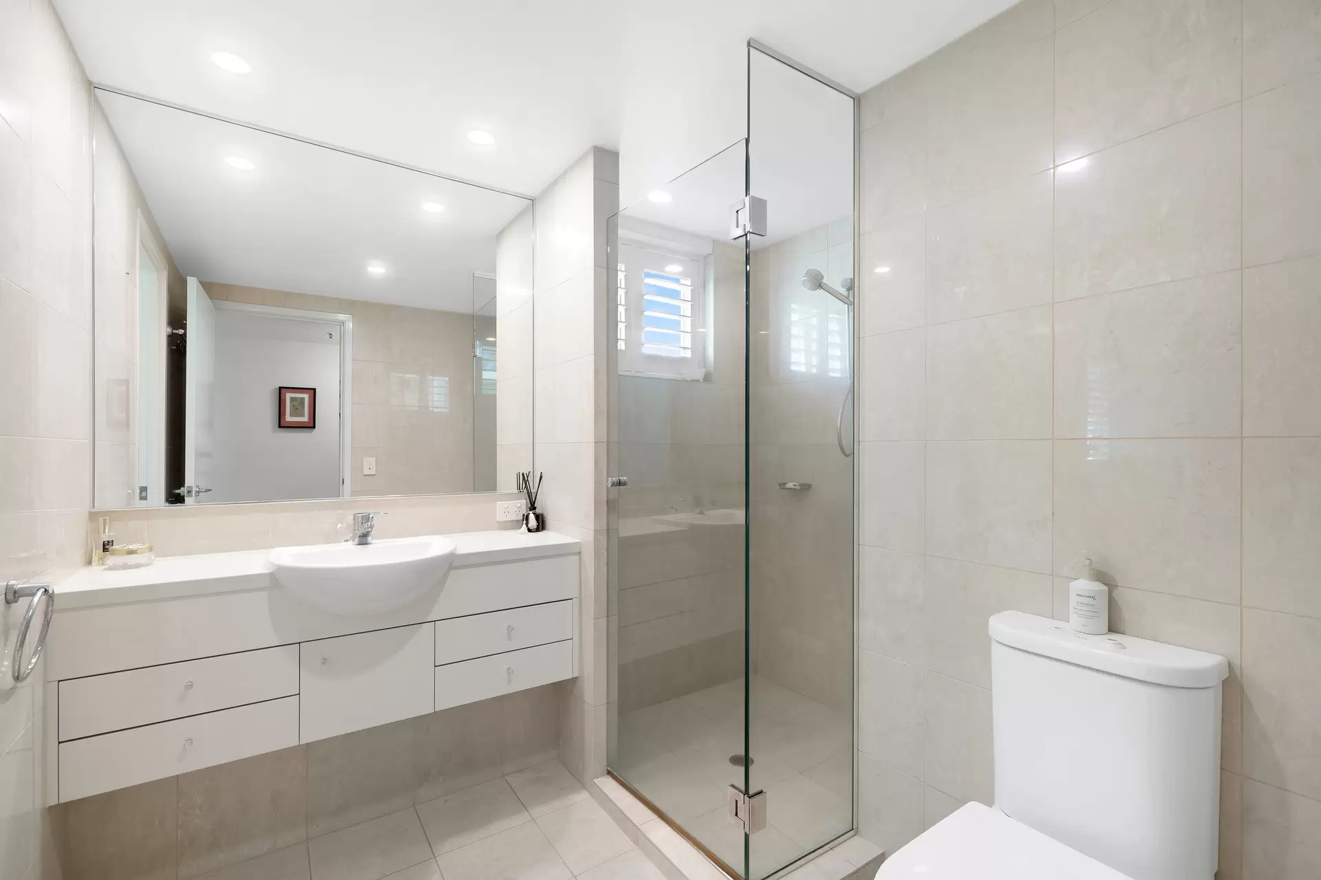 Level 5/20/326 Marine Parade, Labrador Sold by Queensland Sotheby's International Realty - image 1