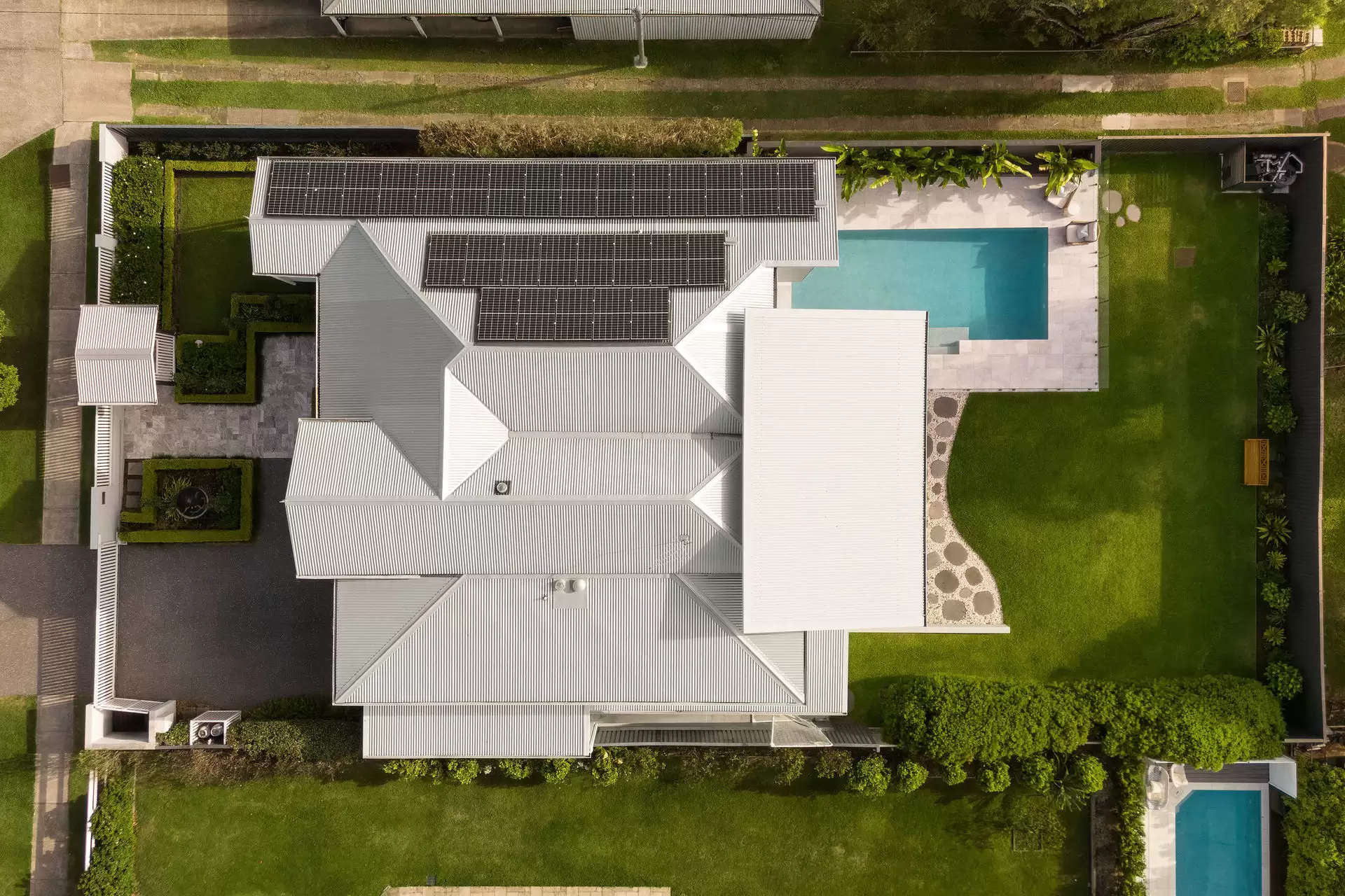 141 Park Avenue, Clayfield Sold by Queensland Sotheby's International Realty - image 1