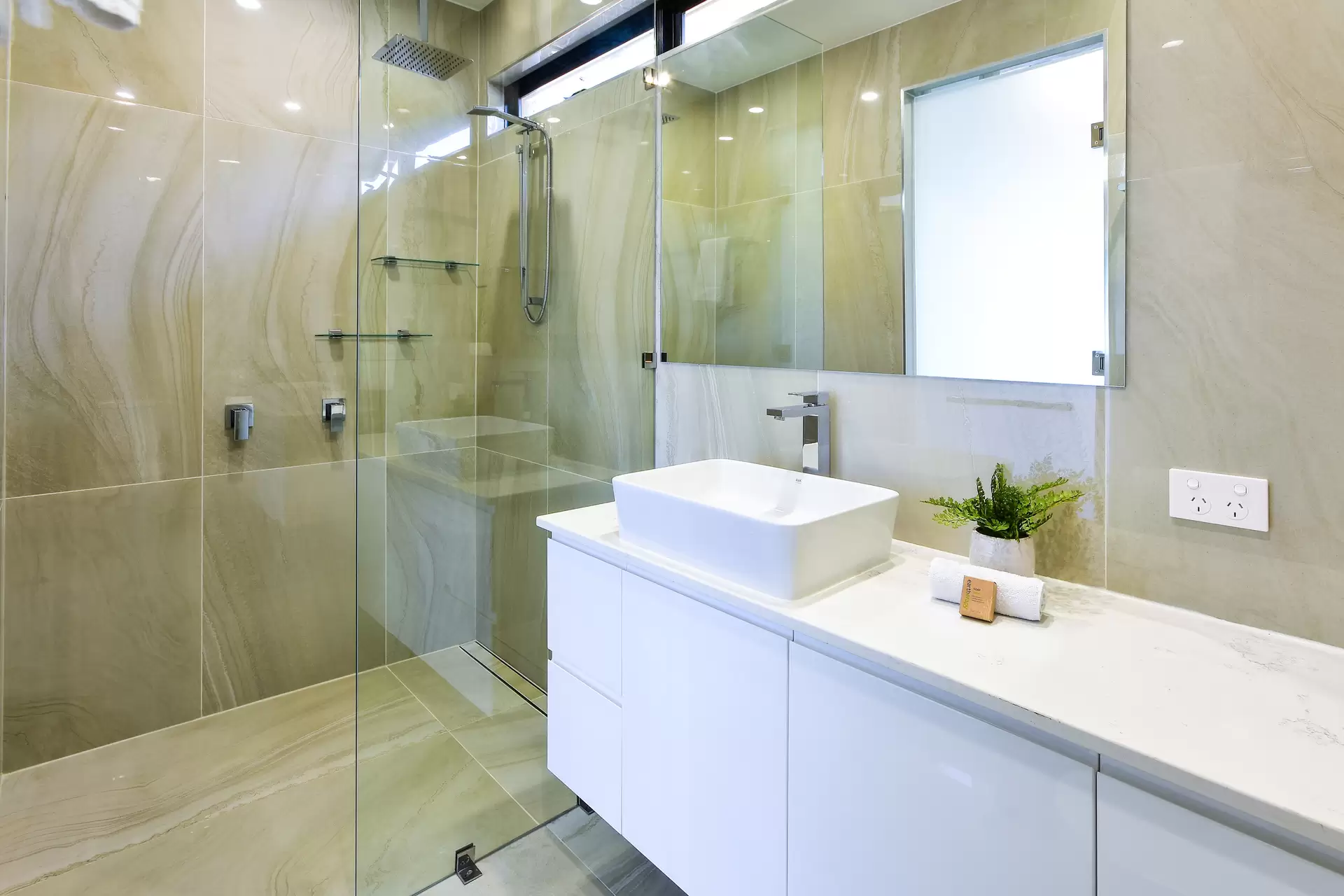 17/6 Acacia Drive, Hamilton Island Sold by Queensland Sotheby's International Realty - image 1