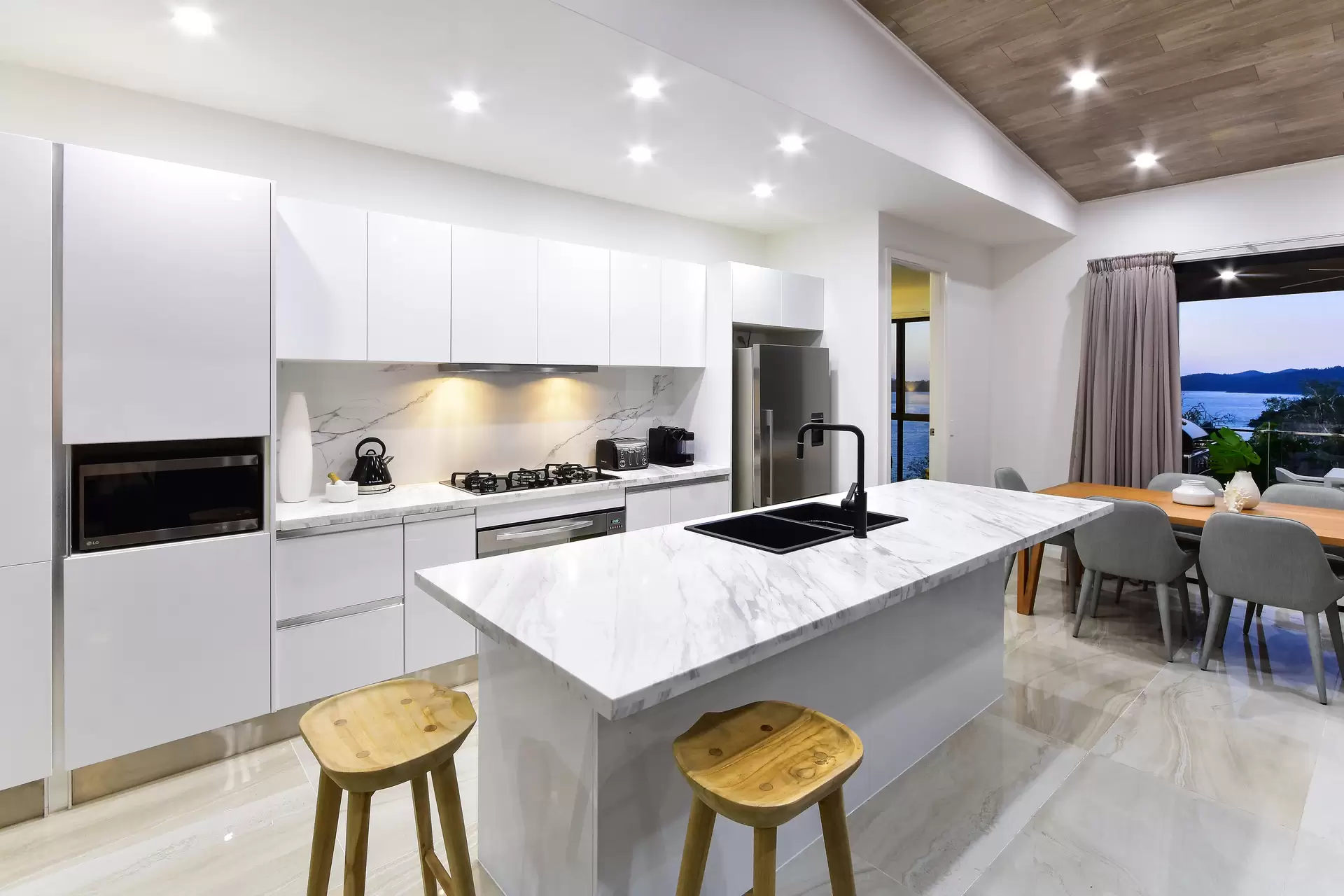 17/6 Acacia Drive, Hamilton Island Sold by Queensland Sotheby's International Realty - image 1