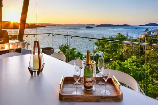 17/6 Acacia Drive, Hamilton Island Sold by 