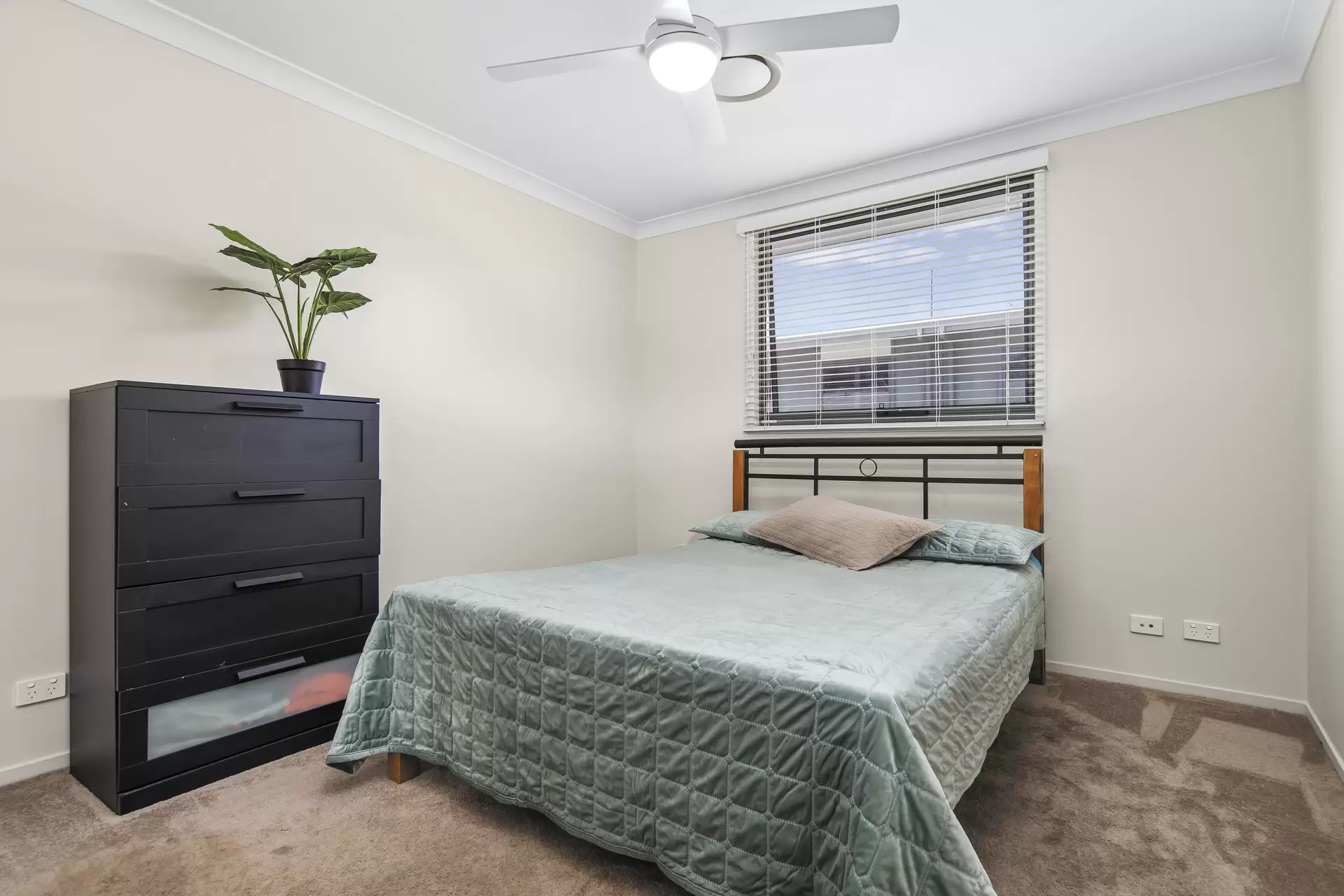 13/10-12 Bainbridge Street, Ormiston Sold by Queensland Sotheby's International Realty - image 1