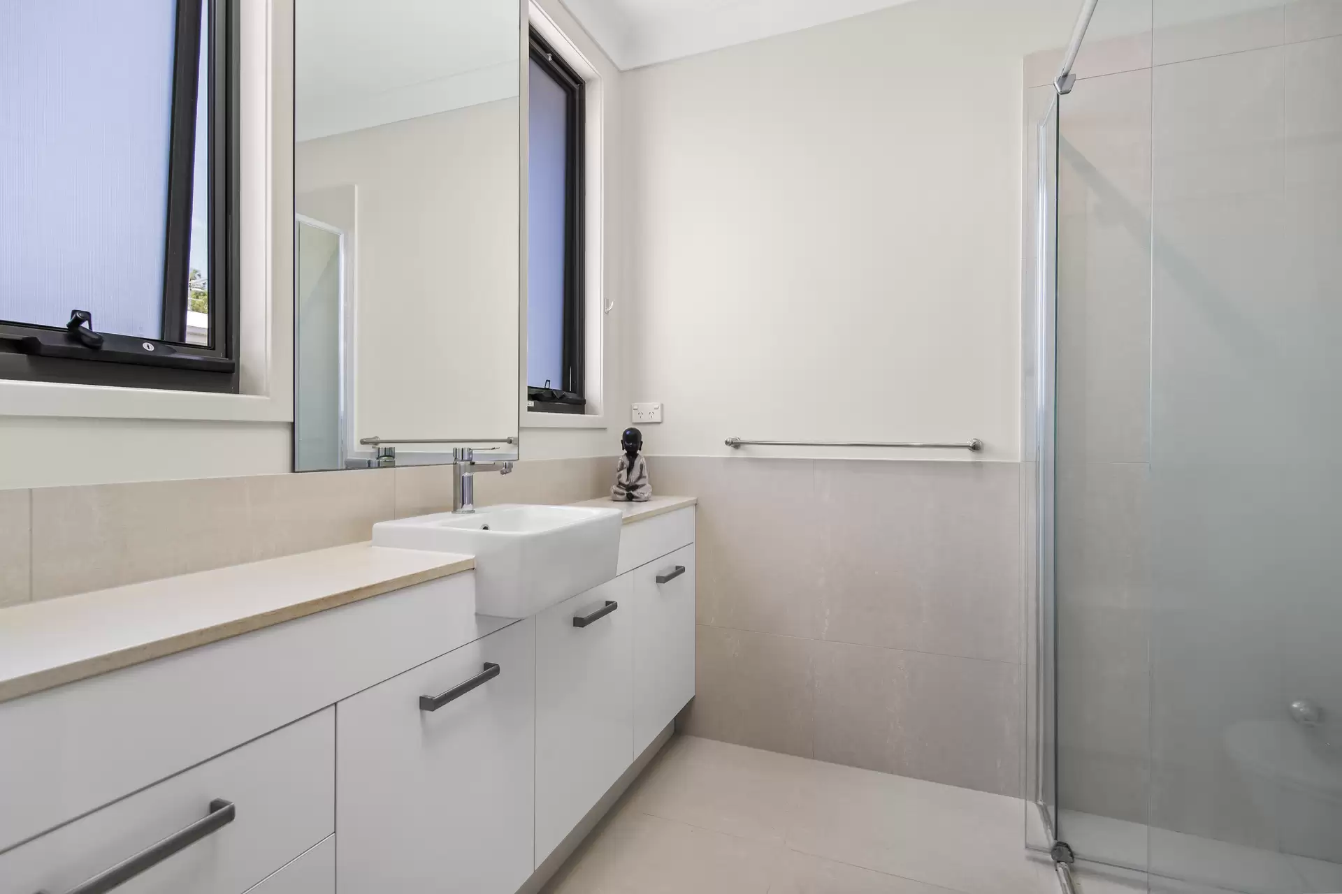 13/10-12 Bainbridge Street, Ormiston Sold by Queensland Sotheby's International Realty - image 1