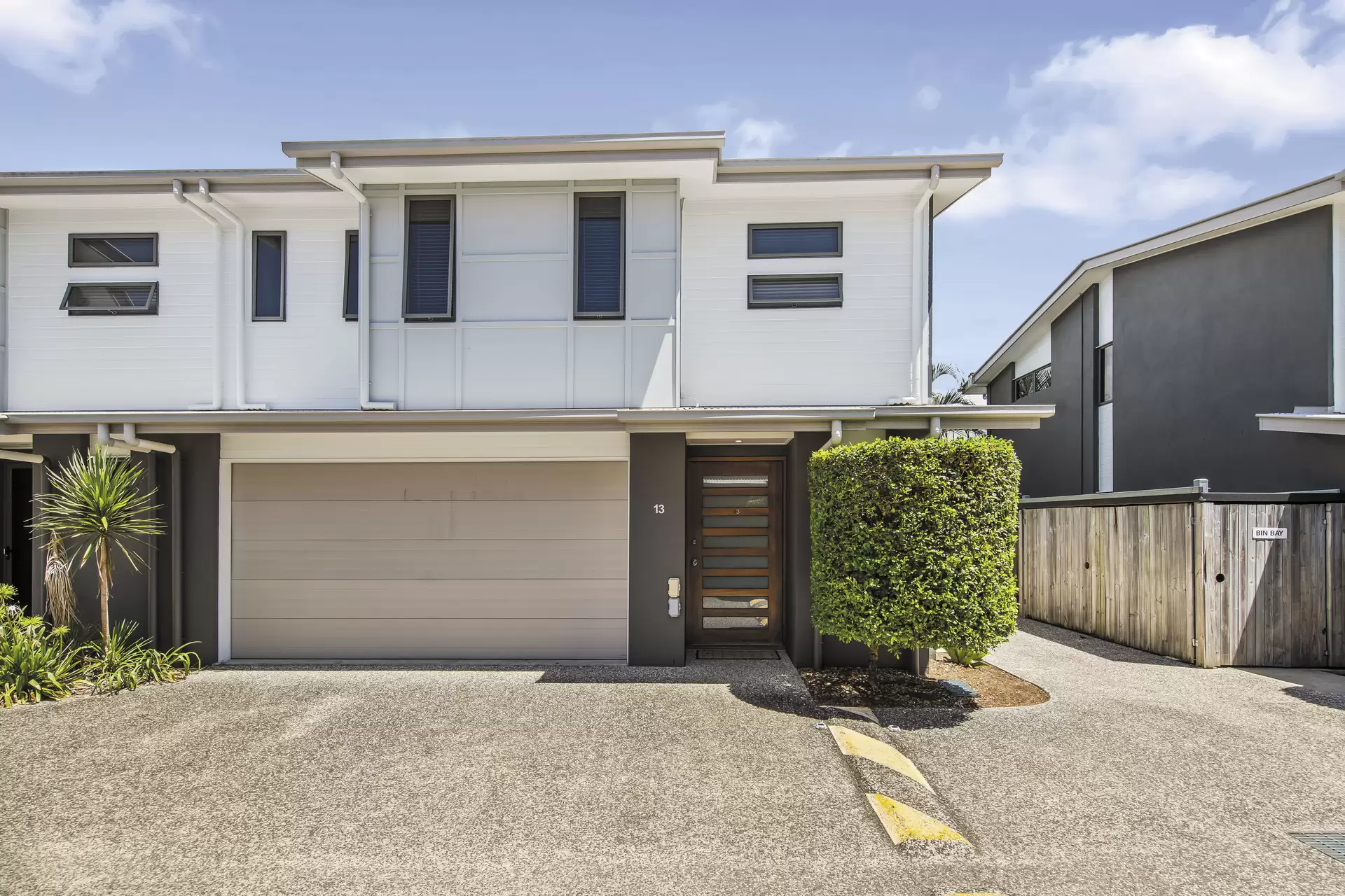 13/10-12 Bainbridge Street, Ormiston Sold by Queensland Sotheby's International Realty - image 1