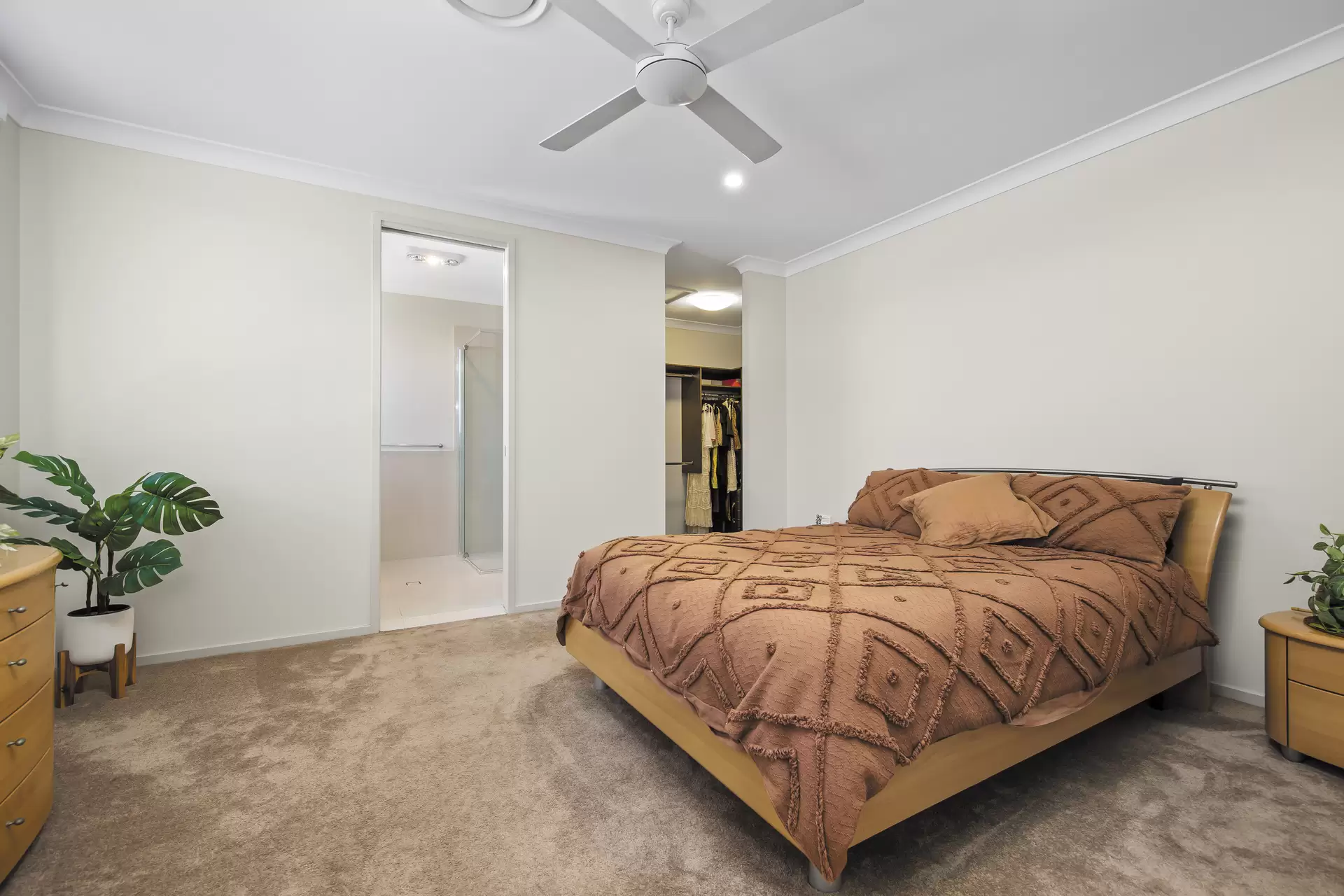 13/10-12 Bainbridge Street, Ormiston Sold by Queensland Sotheby's International Realty - image 1