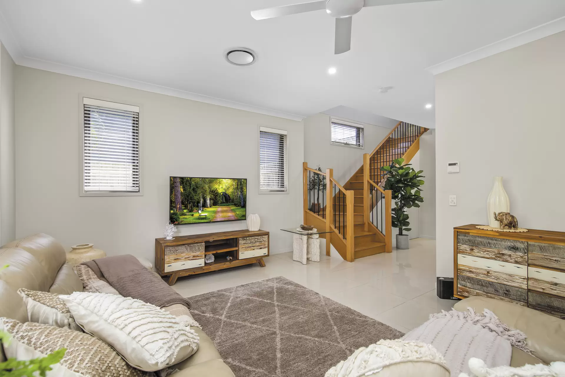 13/10-12 Bainbridge Street, Ormiston Sold by Queensland Sotheby's International Realty - image 1