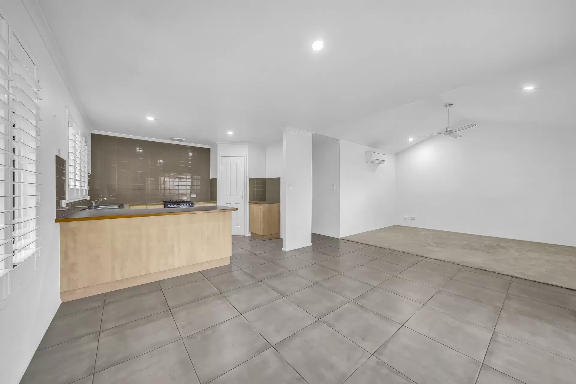 2/9 MacArthur Drive, Cannonvale Sold by Queensland Sotheby's International Realty - image 1