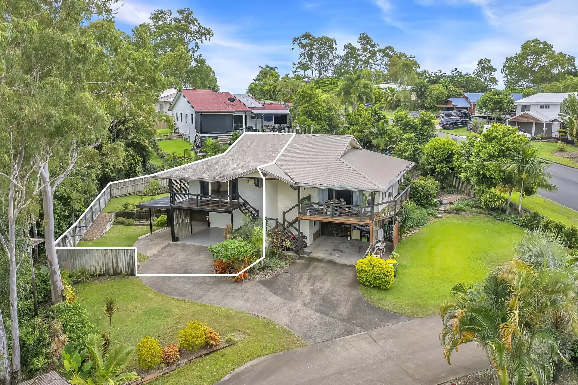 2/9 MacArthur Drive, Cannonvale Sold by Queensland Sotheby's International Realty - image 1