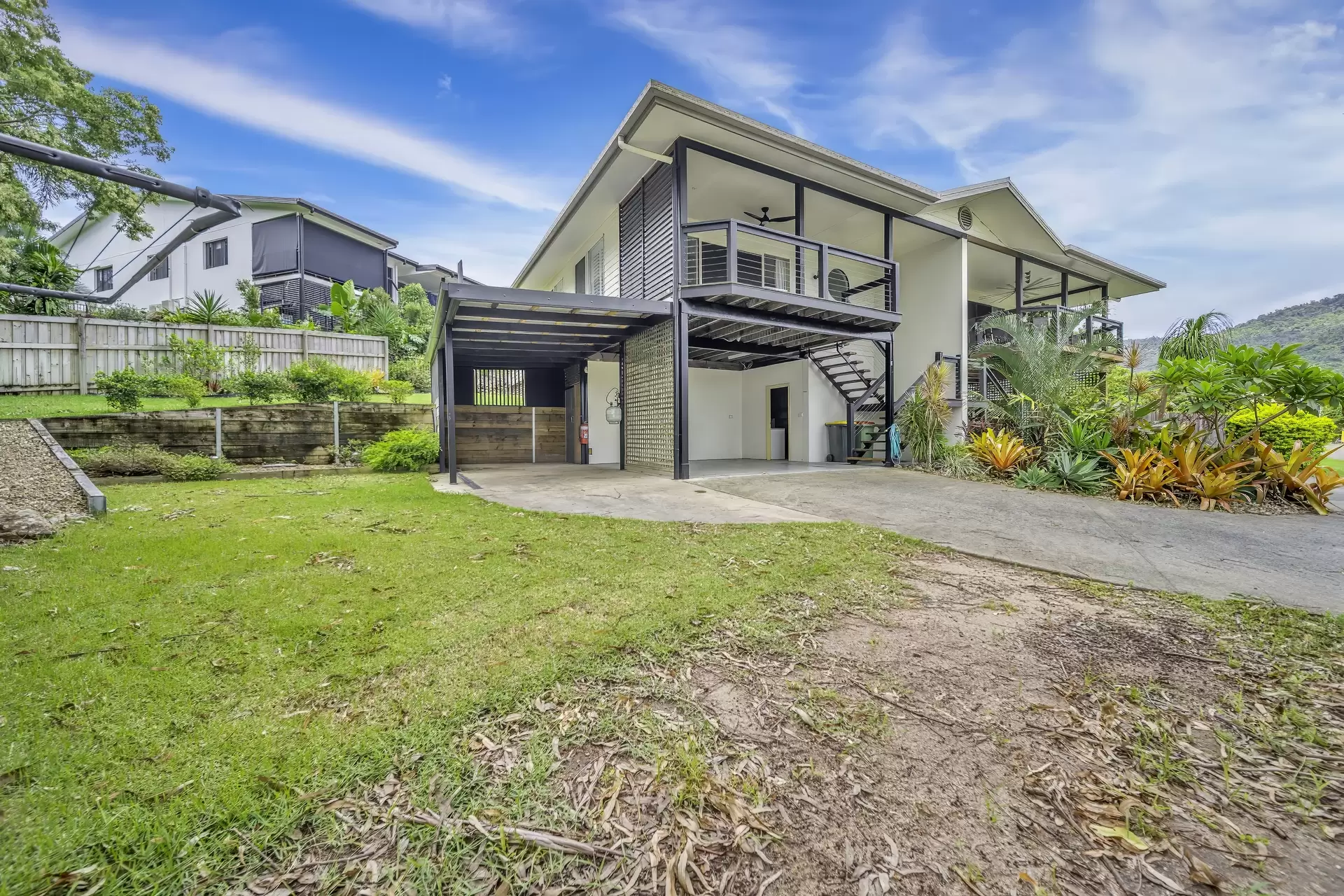 2/9 MacArthur Drive, Cannonvale Sold by Queensland Sotheby's International Realty - image 1