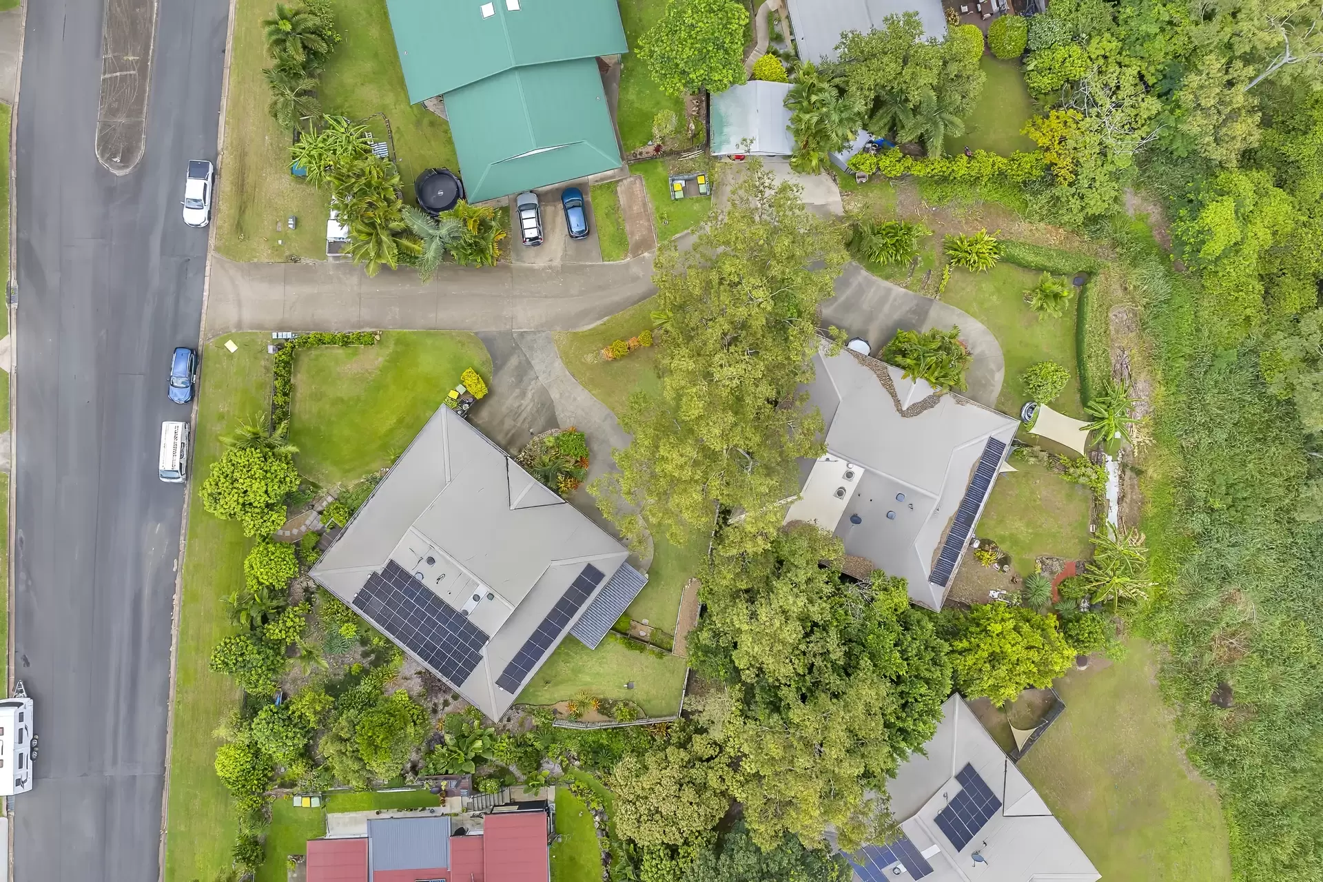 2/9 MacArthur Drive, Cannonvale Sold by Queensland Sotheby's International Realty - image 1