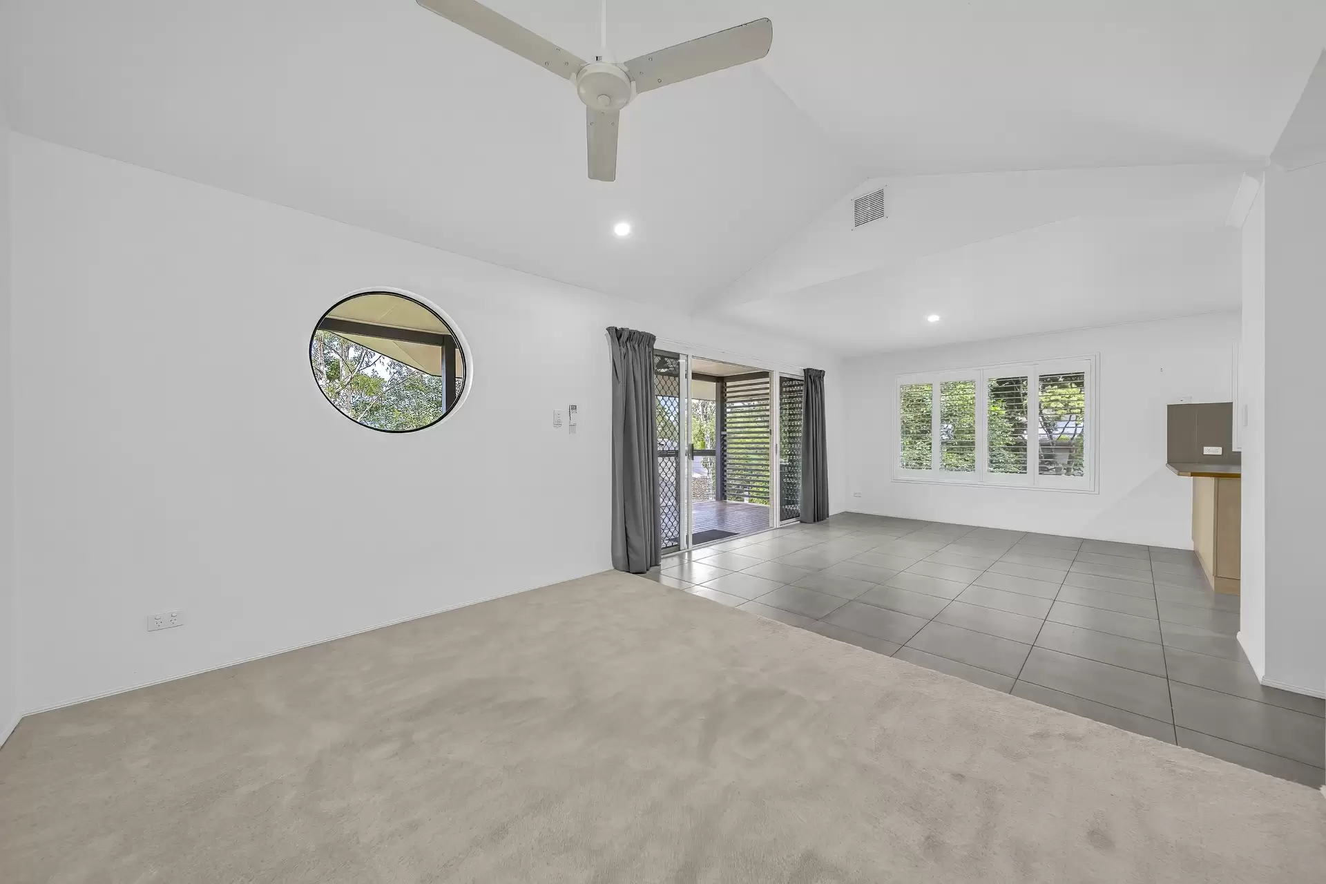 2/9 MacArthur Drive, Cannonvale Sold by Queensland Sotheby's International Realty - image 1