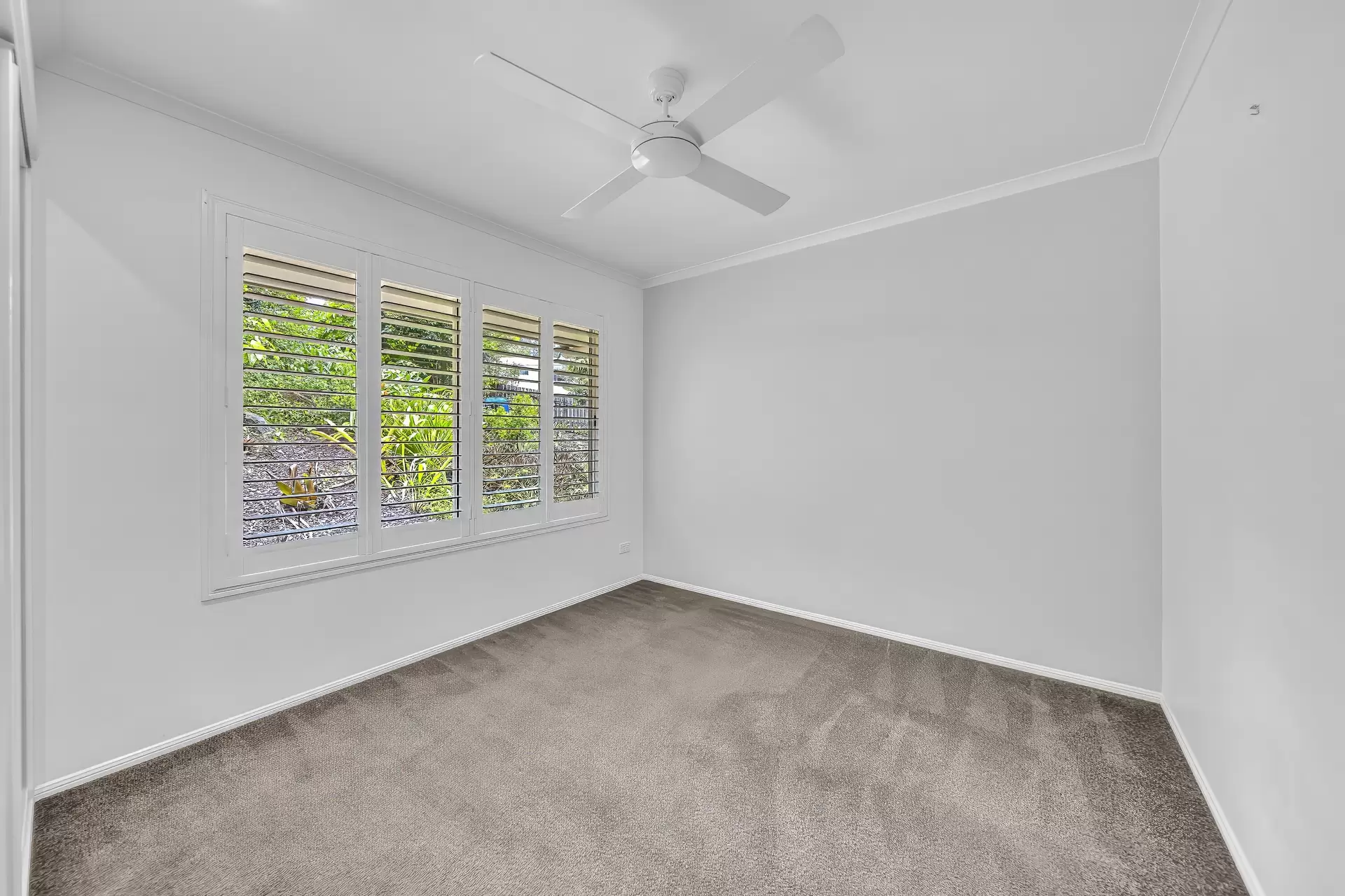 2/9 MacArthur Drive, Cannonvale Sold by Queensland Sotheby's International Realty - image 1