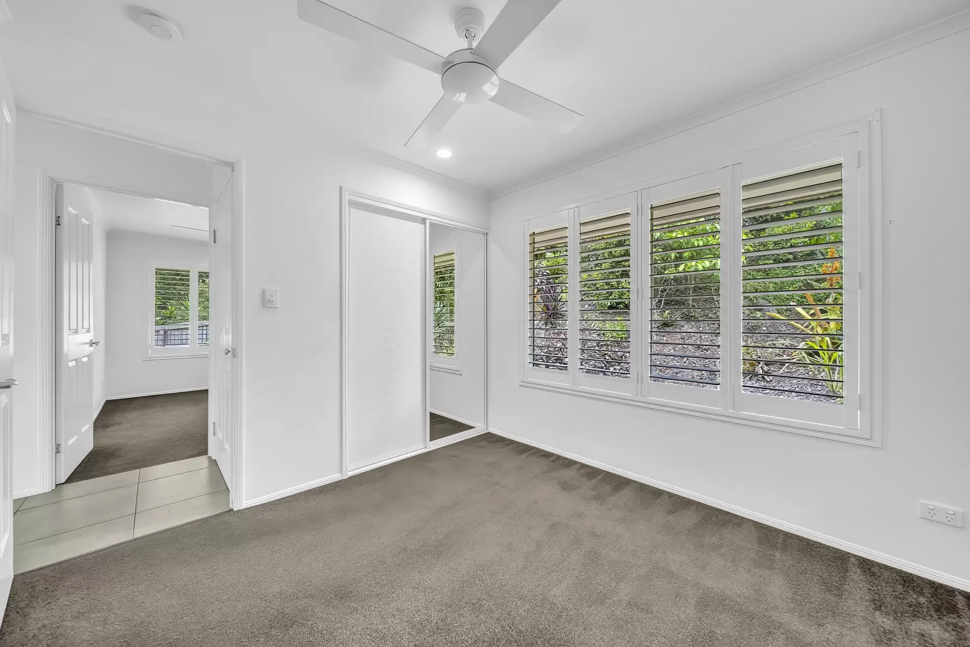 2/9 MacArthur Drive, Cannonvale Sold by Queensland Sotheby's International Realty - image 1