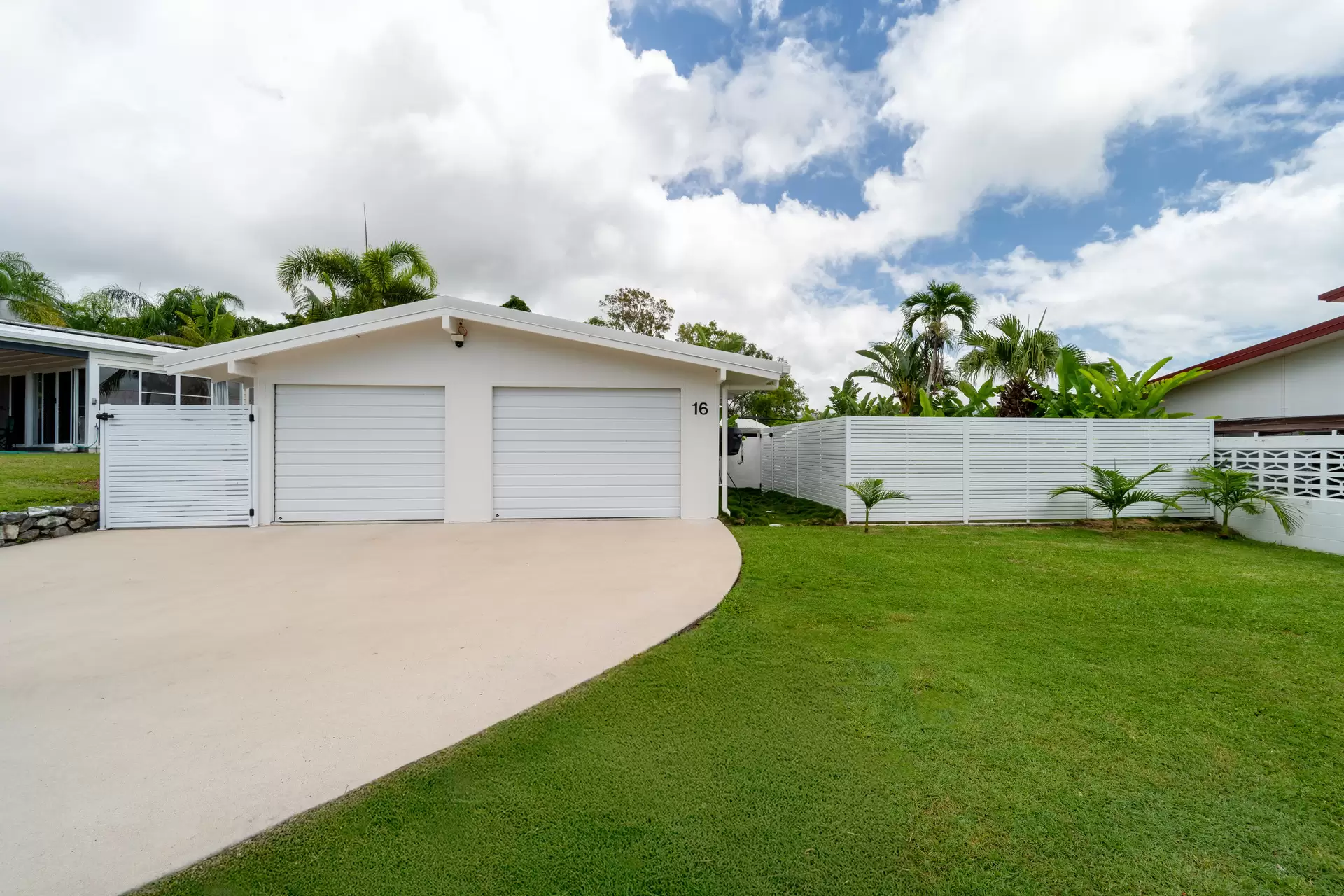 16 Illawong Street, Cannonvale Sold by Queensland Sotheby's International Realty - image 1