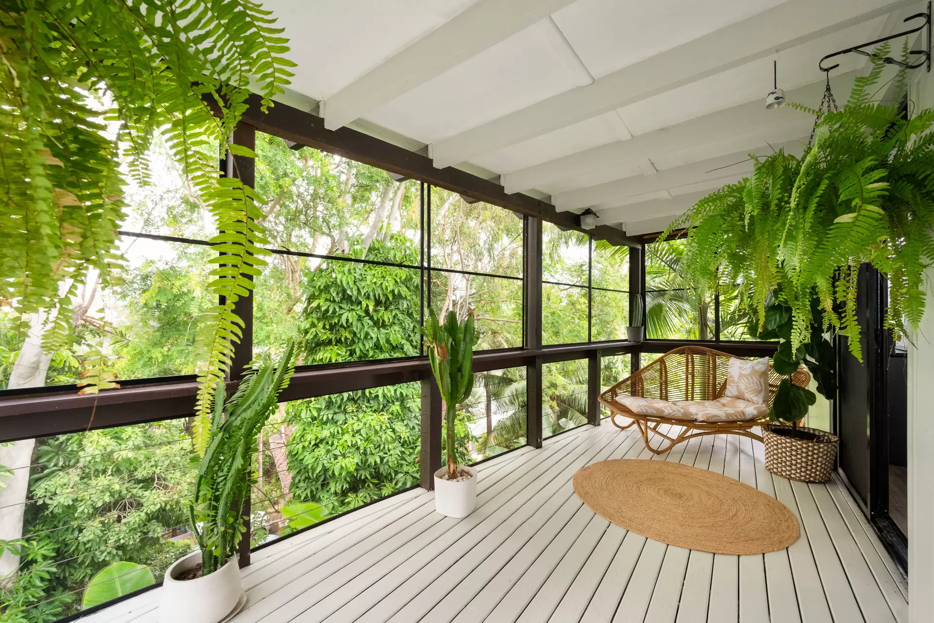 16 Illawong Street, Cannonvale Sold by Queensland Sotheby's International Realty - image 1