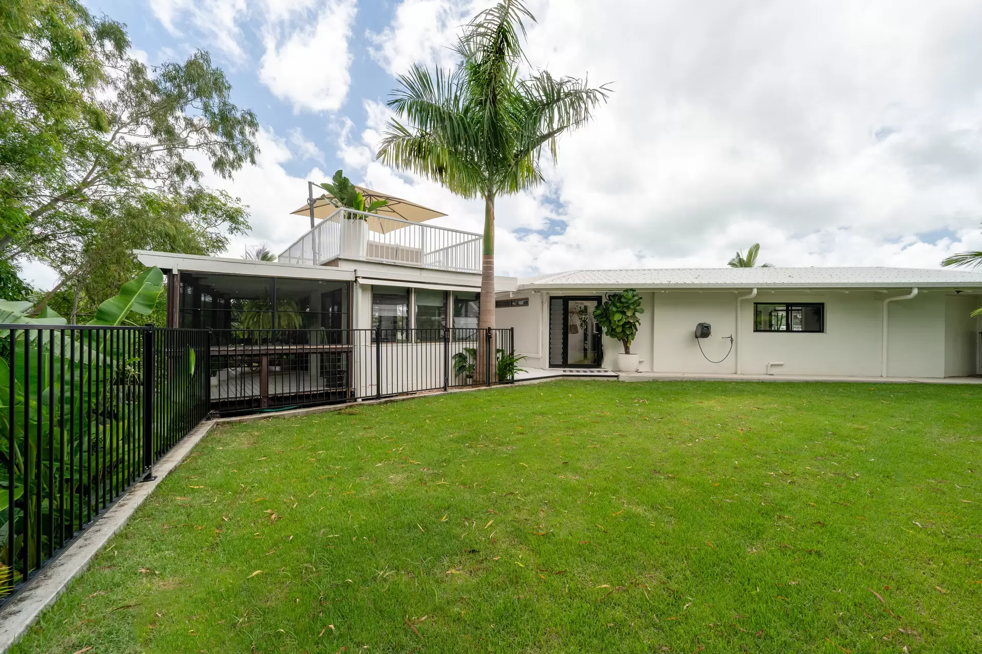 16 Illawong Street, Cannonvale Sold by Queensland Sotheby's International Realty - image 1