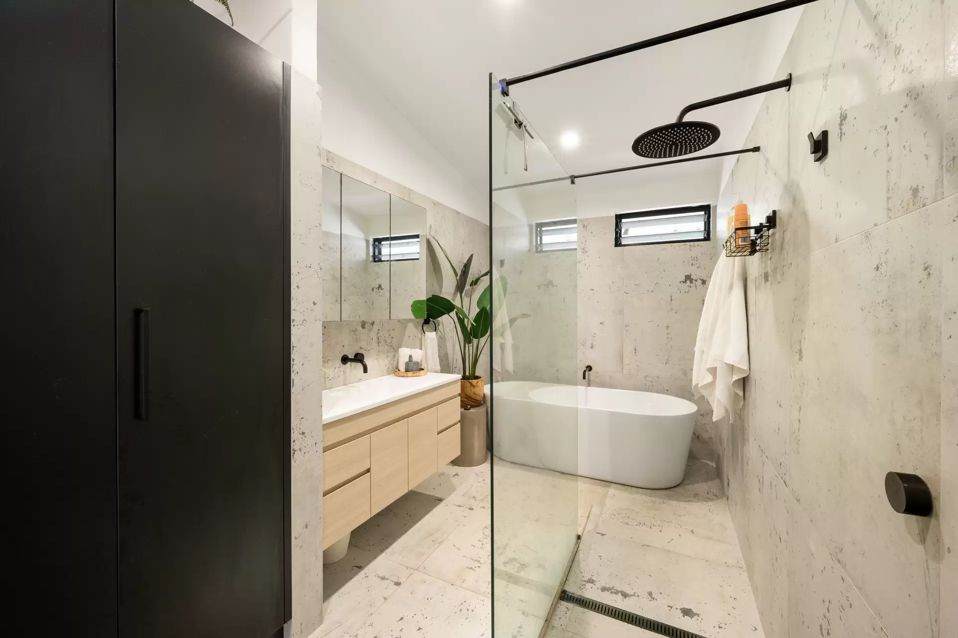 16 Illawong Street, Cannonvale Sold by Queensland Sotheby's International Realty - image 1