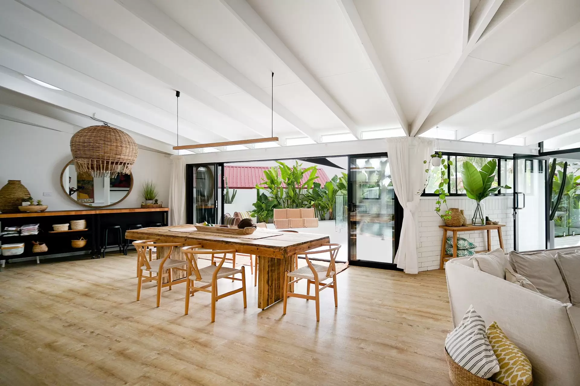16 Illawong Street, Cannonvale Sold by Queensland Sotheby's International Realty - image 1