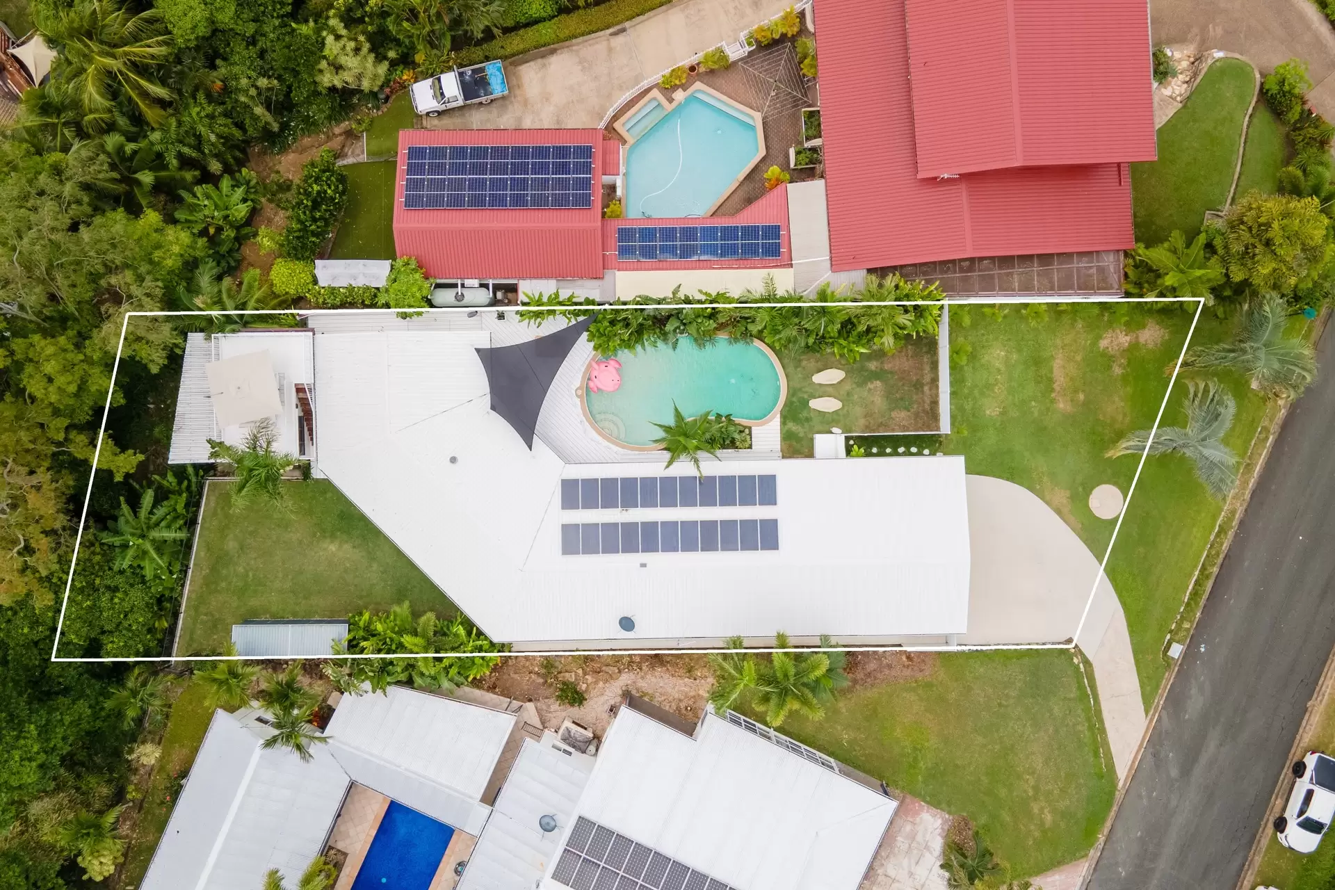 16 Illawong Street, Cannonvale Sold by Queensland Sotheby's International Realty - image 1