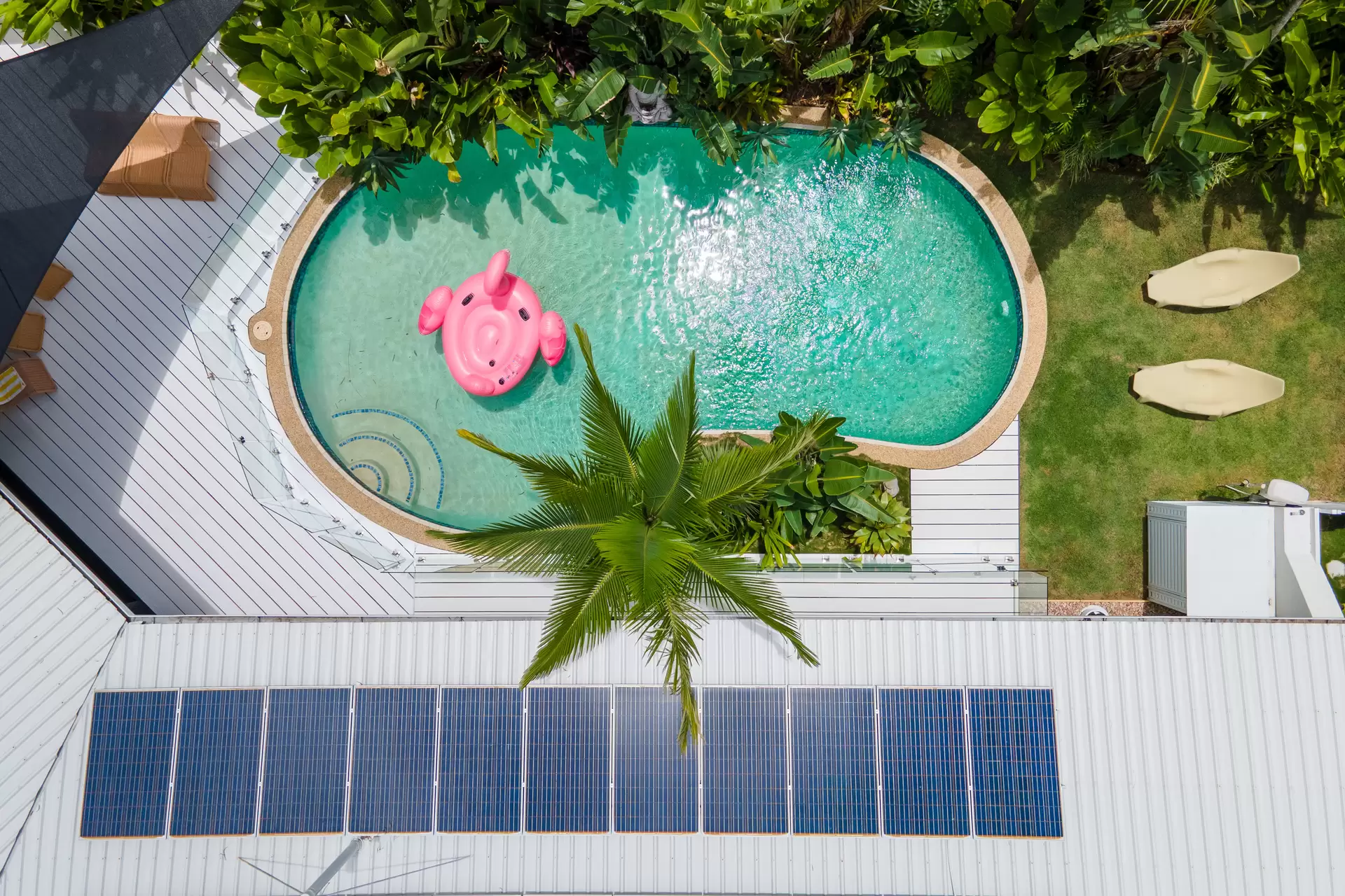 16 Illawong Street, Cannonvale Sold by Queensland Sotheby's International Realty - image 1