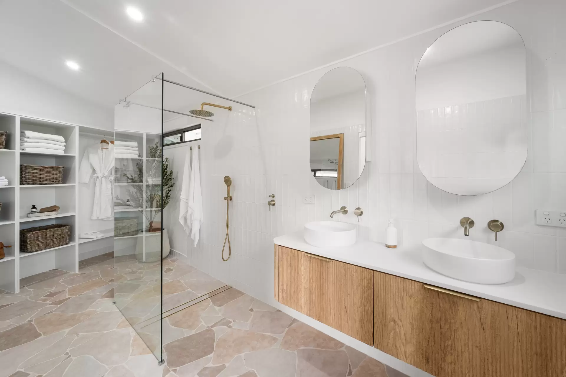 16 Illawong Street, Cannonvale Sold by Queensland Sotheby's International Realty - image 1