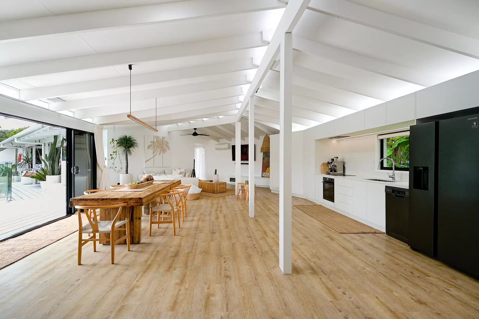 16 Illawong Street, Cannonvale Sold by Queensland Sotheby's International Realty - image 1