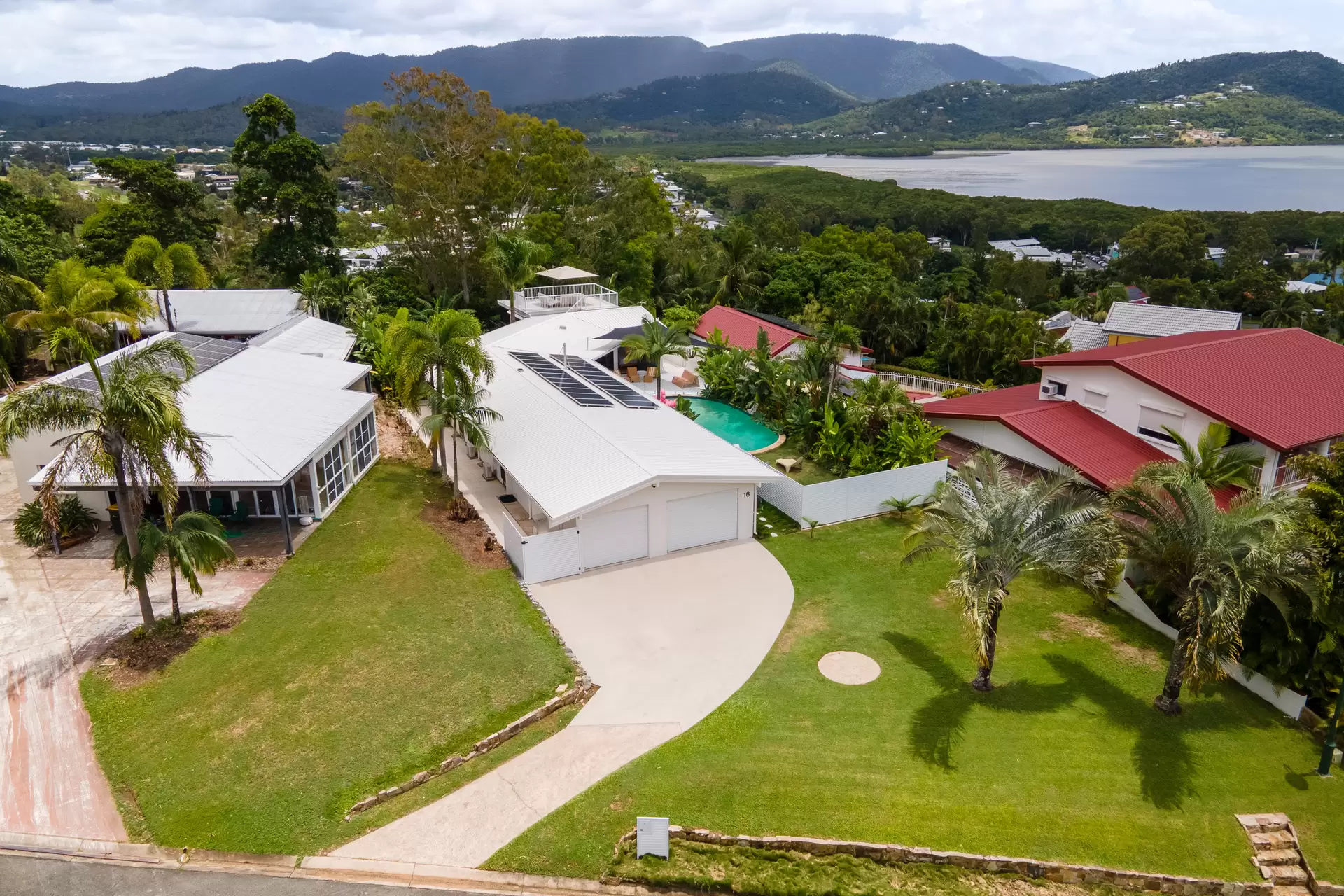 16 Illawong Street, Cannonvale Sold by Queensland Sotheby's International Realty - image 1