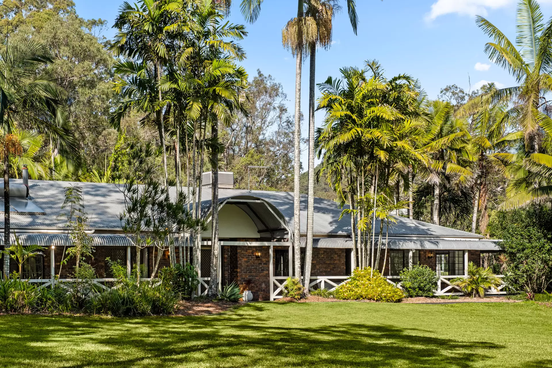 96 Eastwood Street, Chandler Sold by Queensland Sotheby's International Realty - image 1