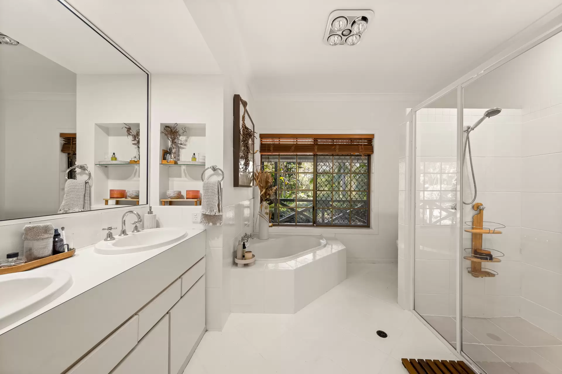 96 Eastwood Street, Chandler Sold by Queensland Sotheby's International Realty - image 1