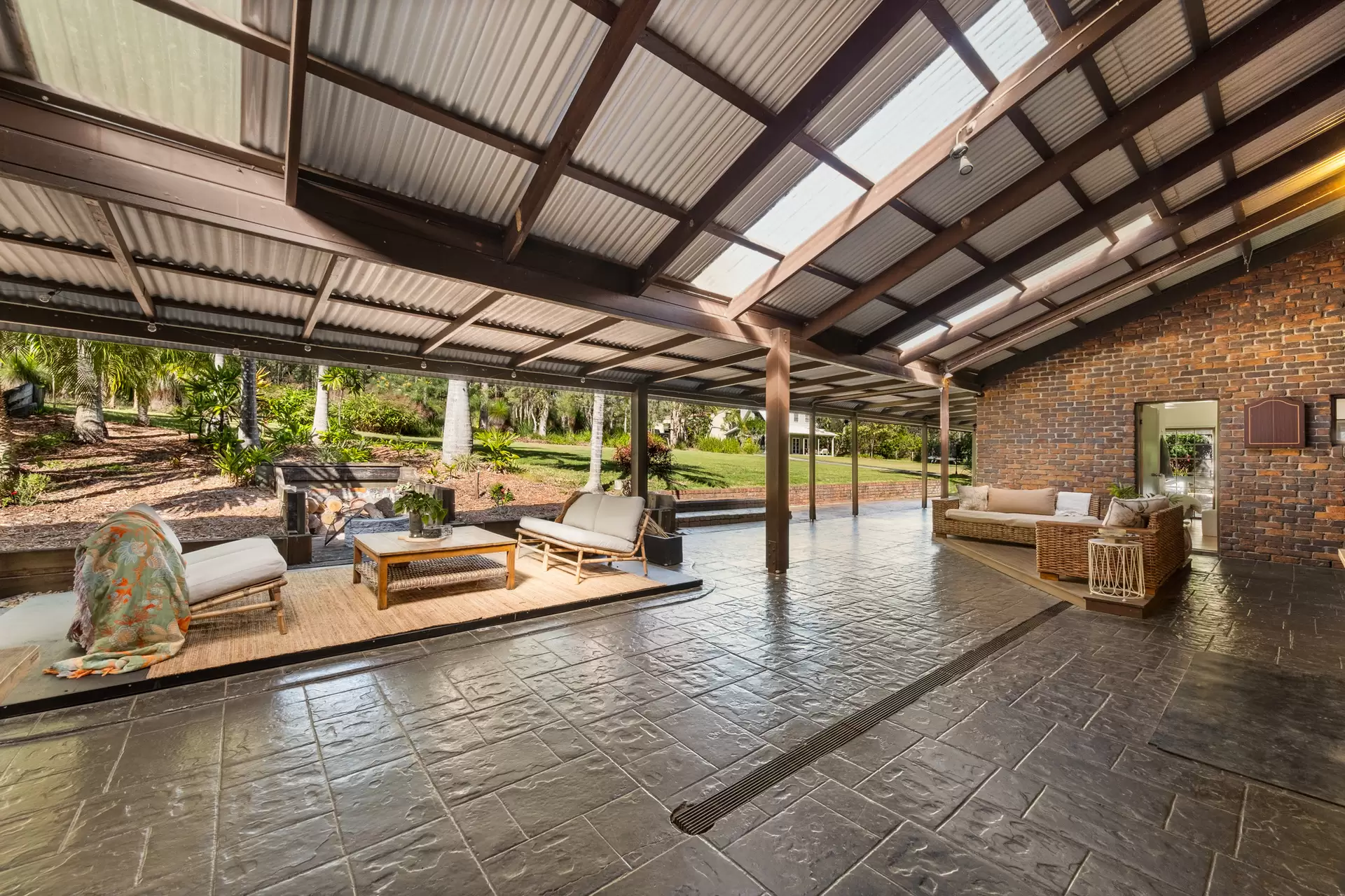 96 Eastwood Street, Chandler Sold by Queensland Sotheby's International Realty - image 1