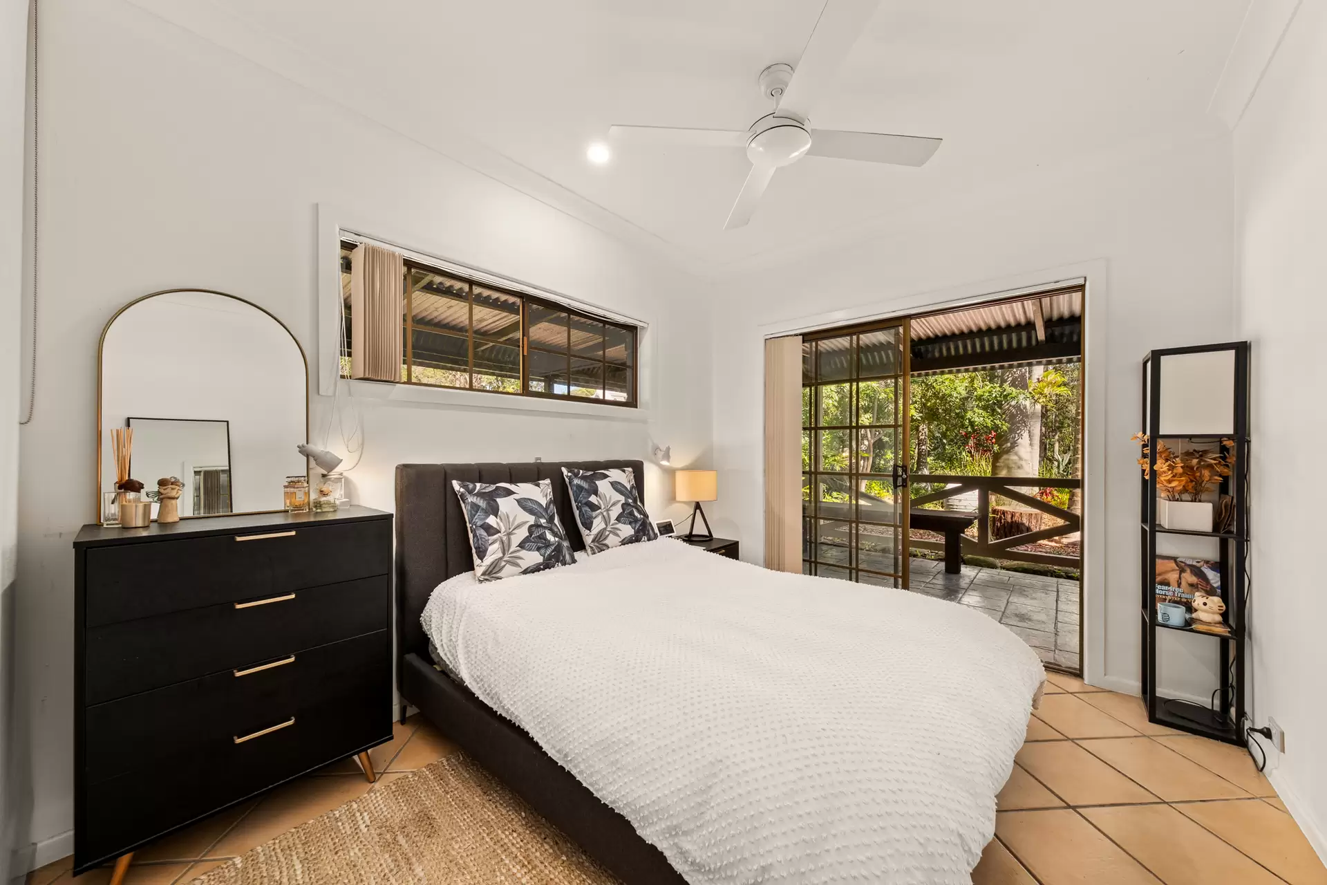 96 Eastwood Street, Chandler Sold by Queensland Sotheby's International Realty - image 1
