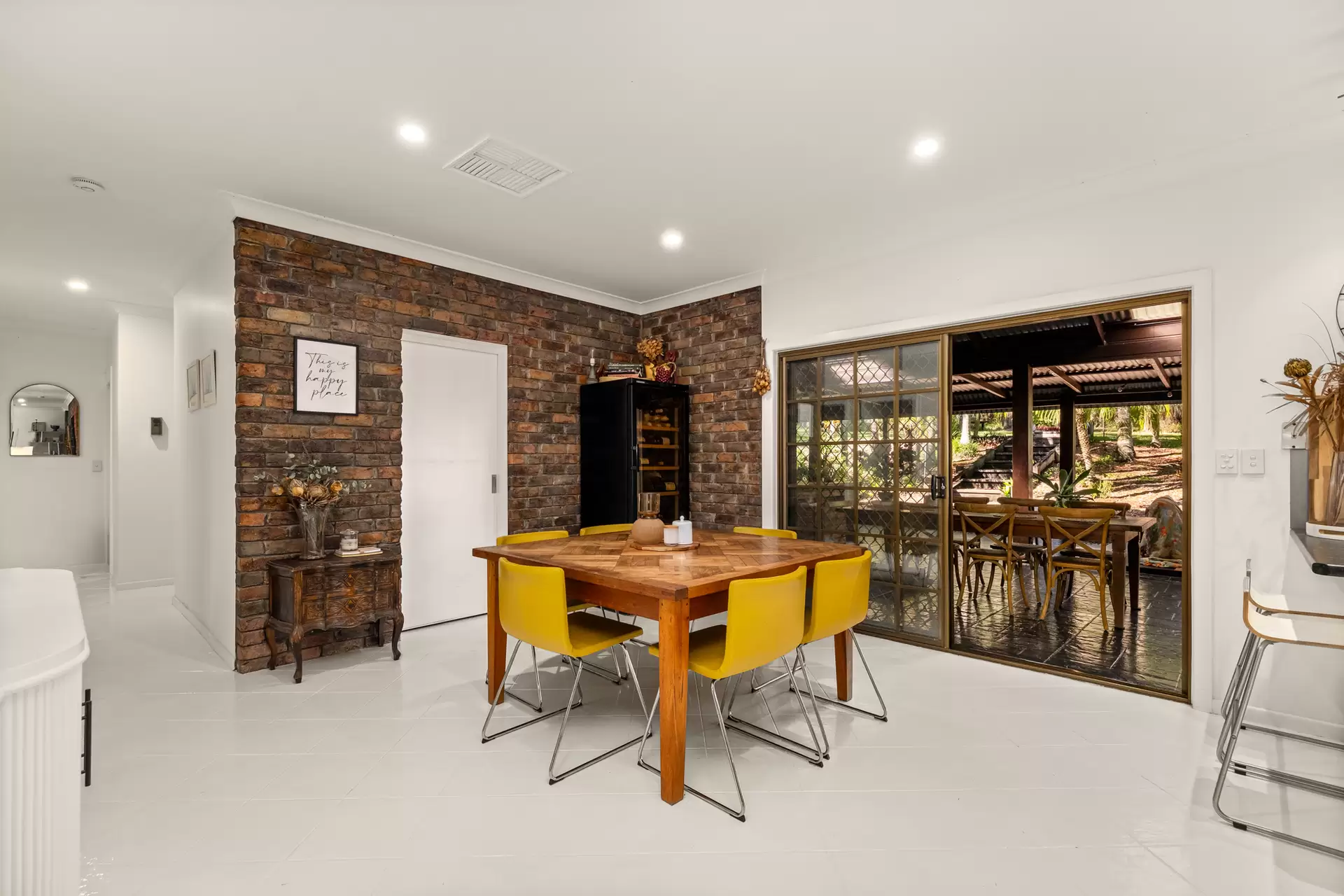 96 Eastwood Street, Chandler Sold by Queensland Sotheby's International Realty - image 1